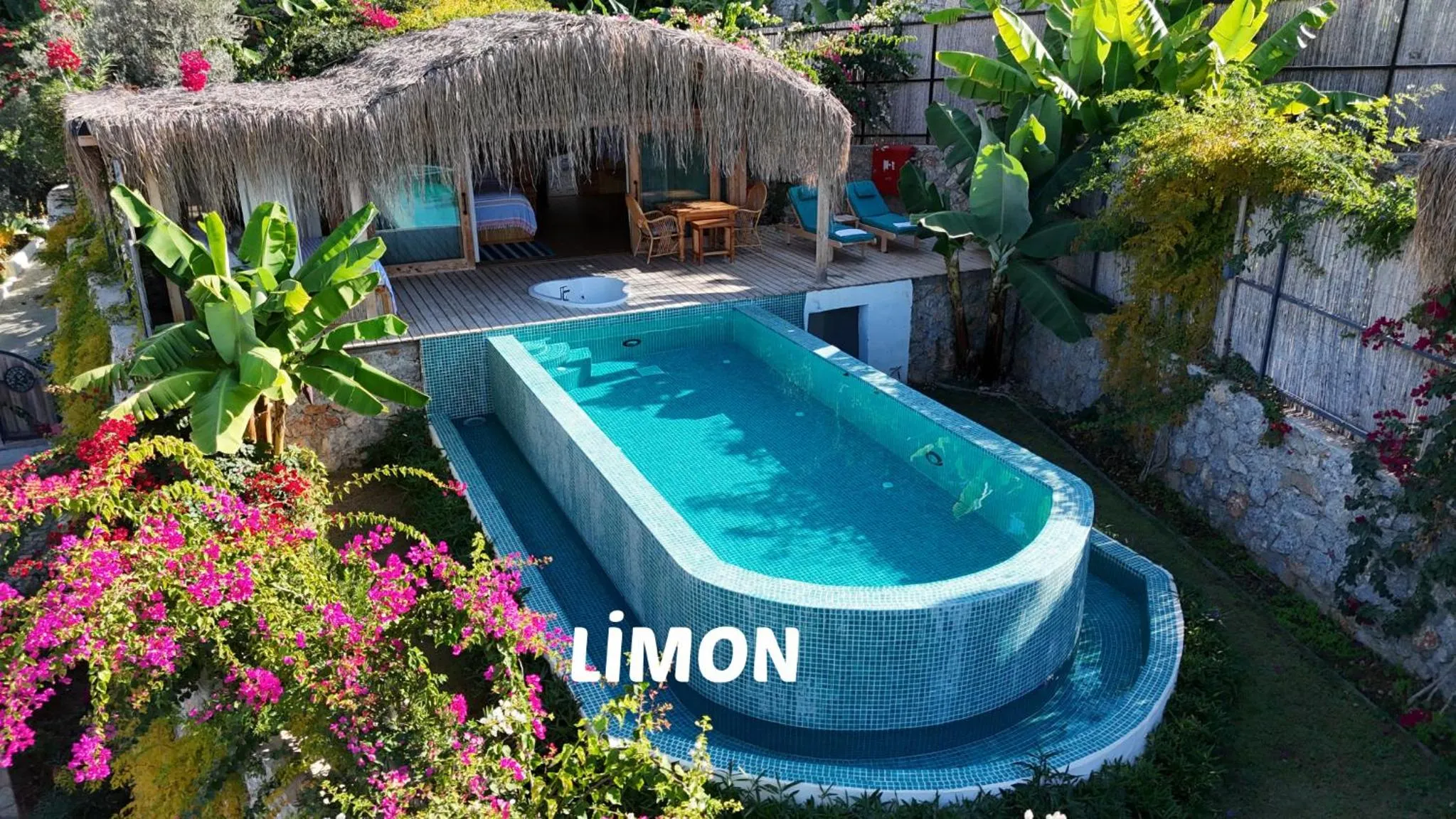 Photo of the whole room in Seaview Faralya