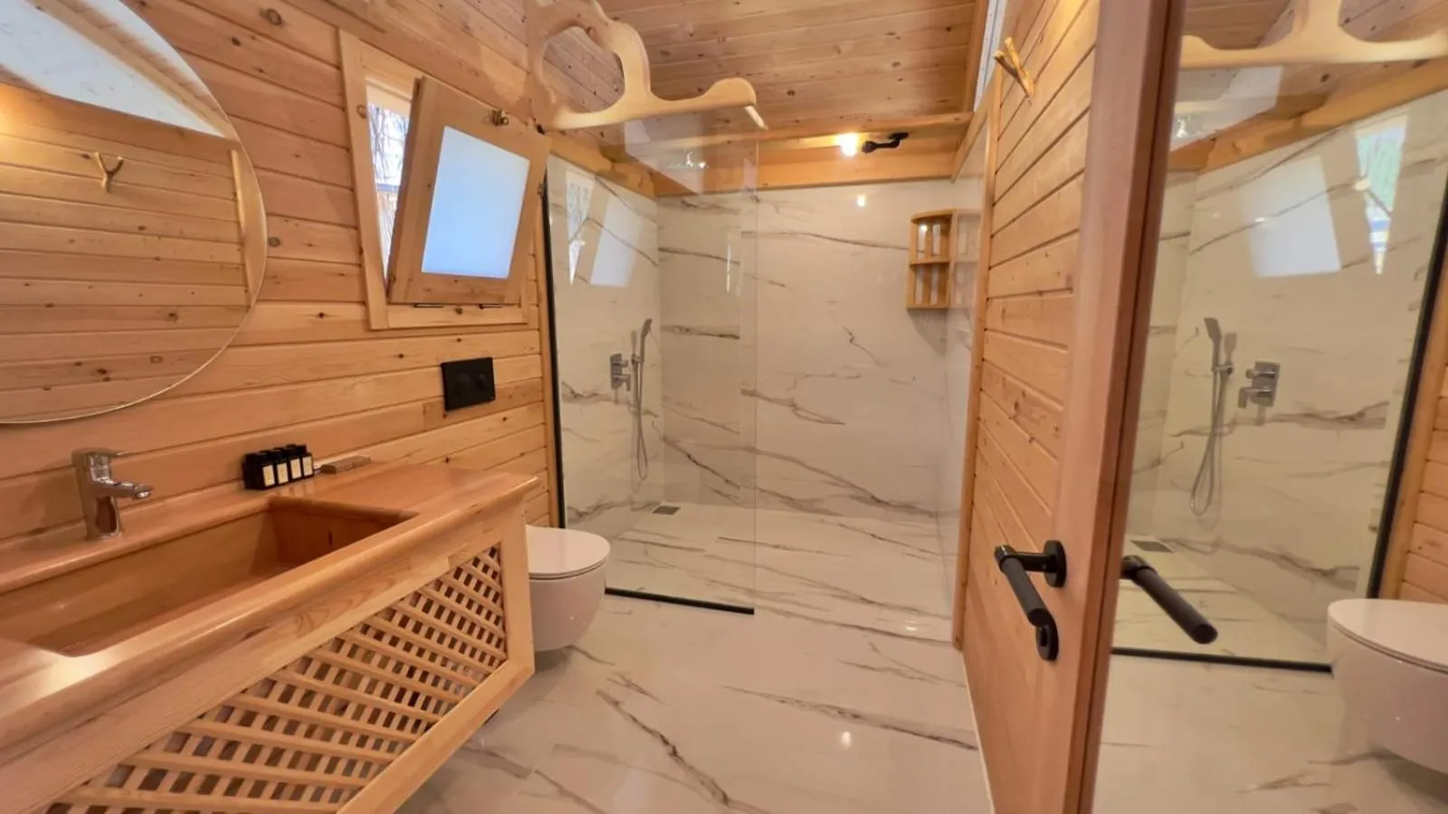 Shower in Seaview Faralya