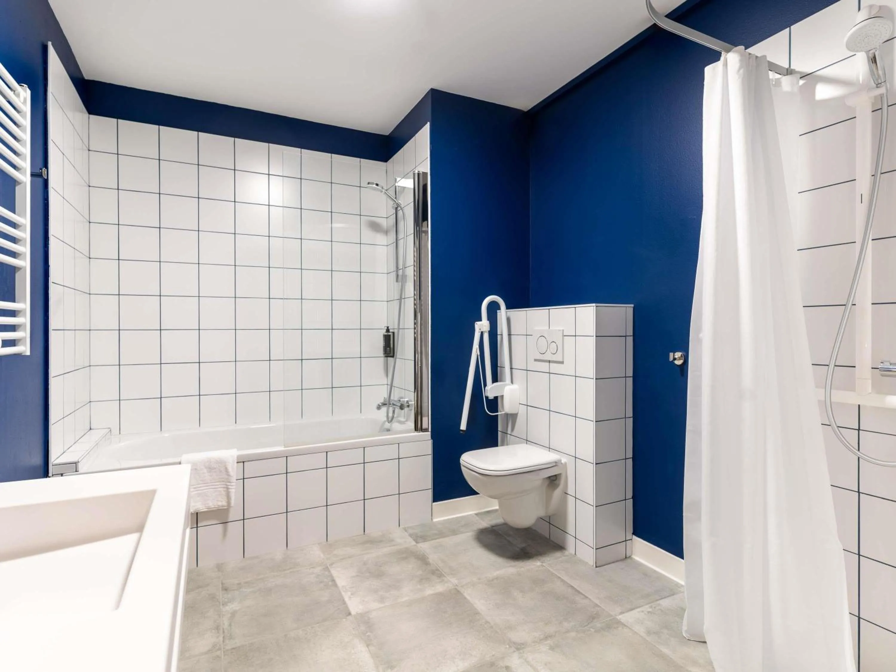 Bedroom in ibis Styles Morlaix