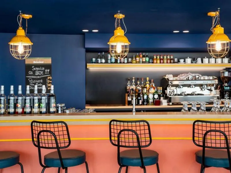 Lounge or bar in ibis Styles Morlaix