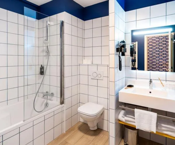 Bathroom in ibis Styles Morlaix