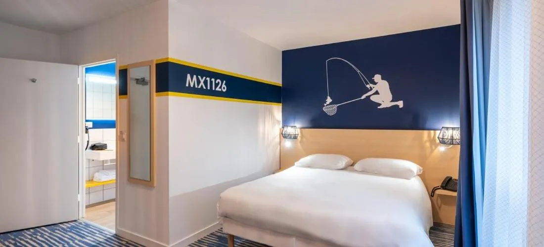 Bedroom, Bed in ibis Styles Morlaix