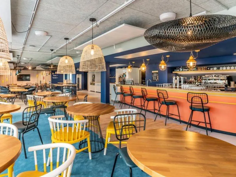 Seating area in ibis Styles Morlaix