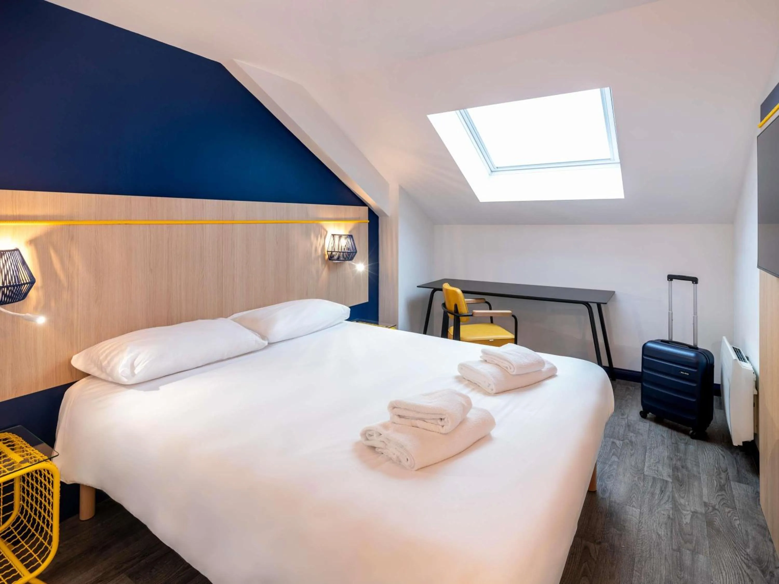 Bedroom, Bed in ibis Styles Morlaix