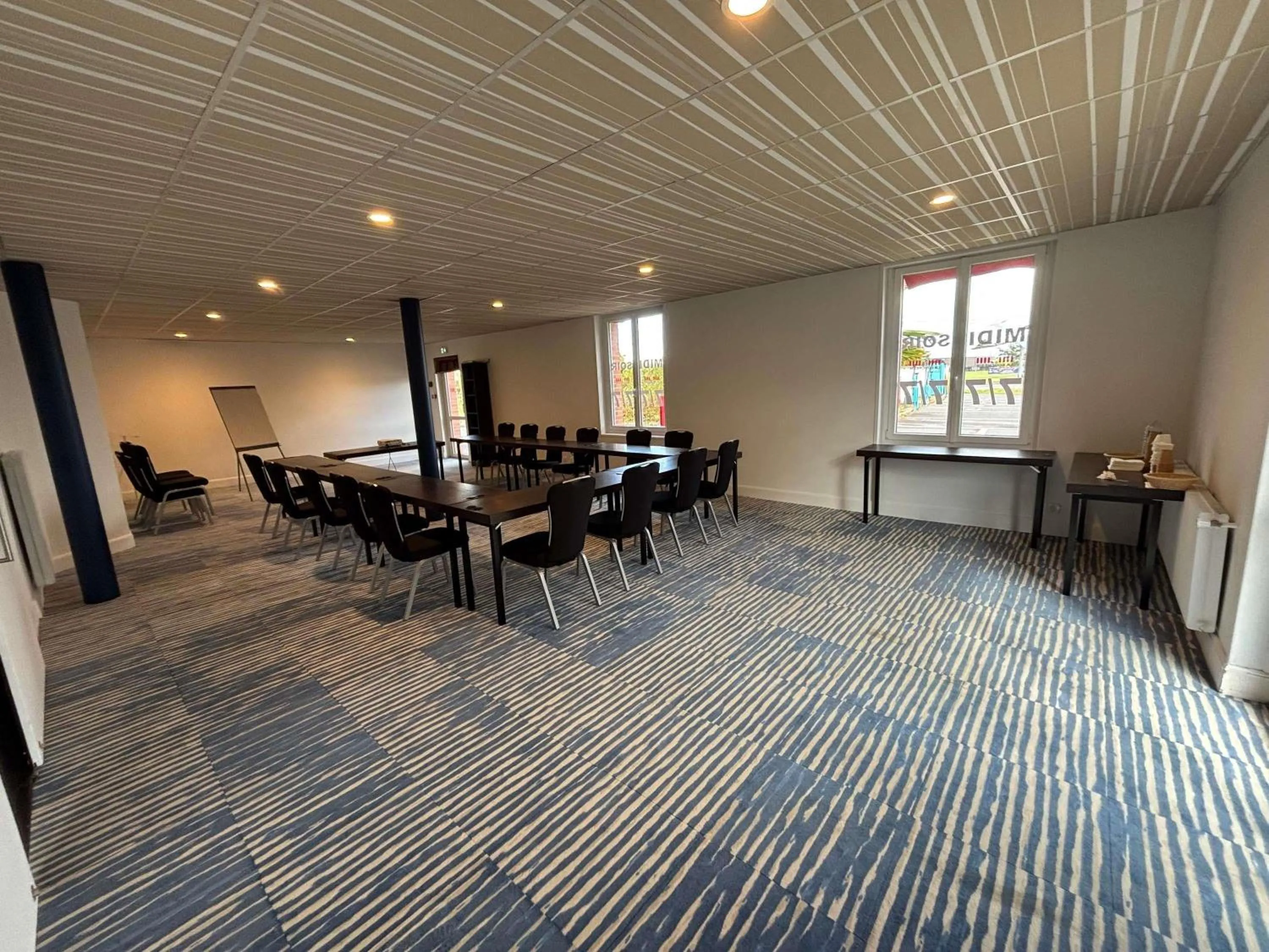 Meeting/conference room in ibis Styles Morlaix