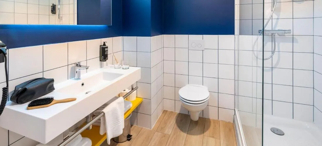 Bathroom in ibis Styles Morlaix