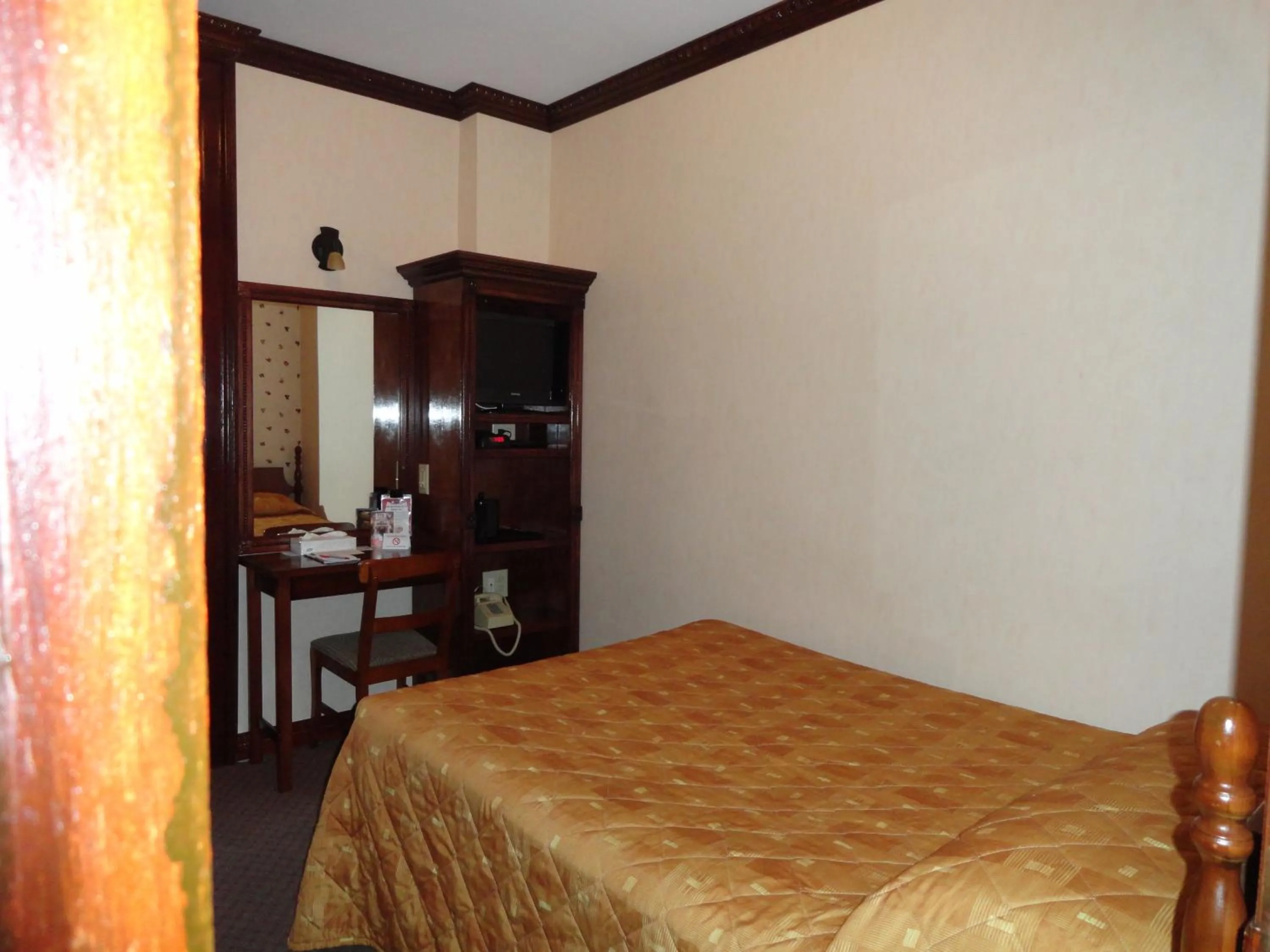 Photo of the whole room, Bed in Hotel 31 Extended Stay