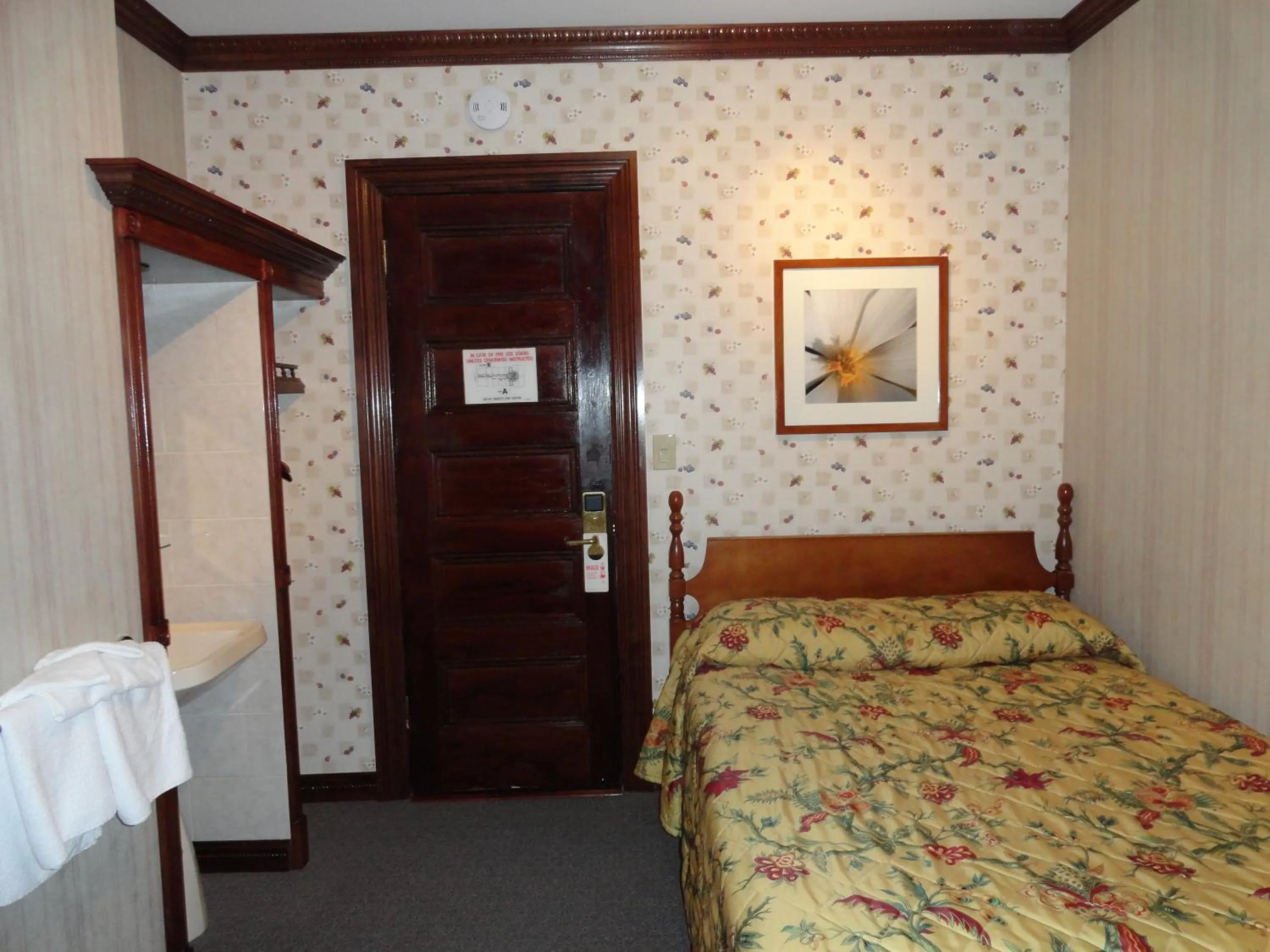 Photo of the whole room, Bed in Hotel 31 Extended Stay