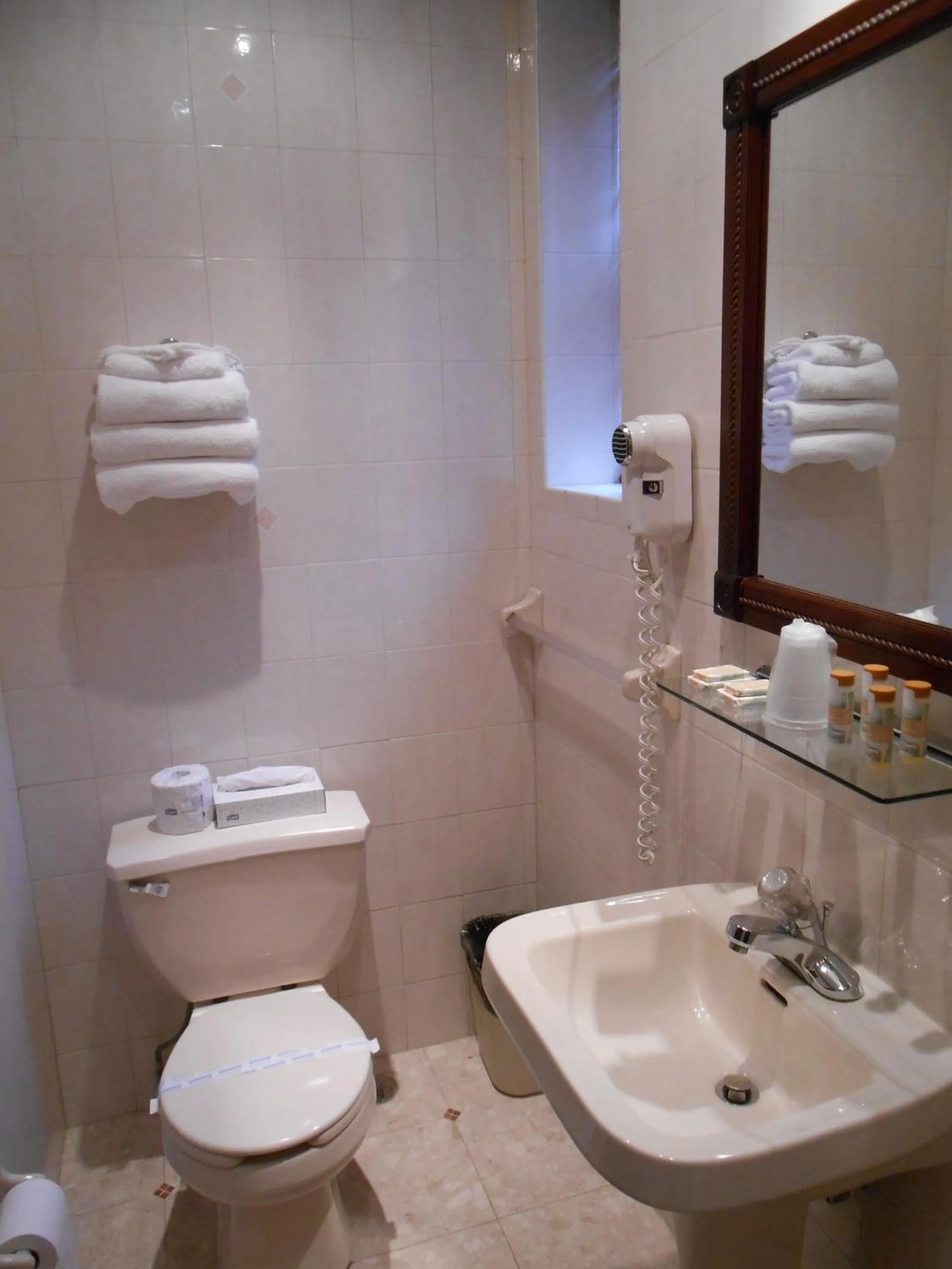 Bathroom in Hotel 31 Extended Stay