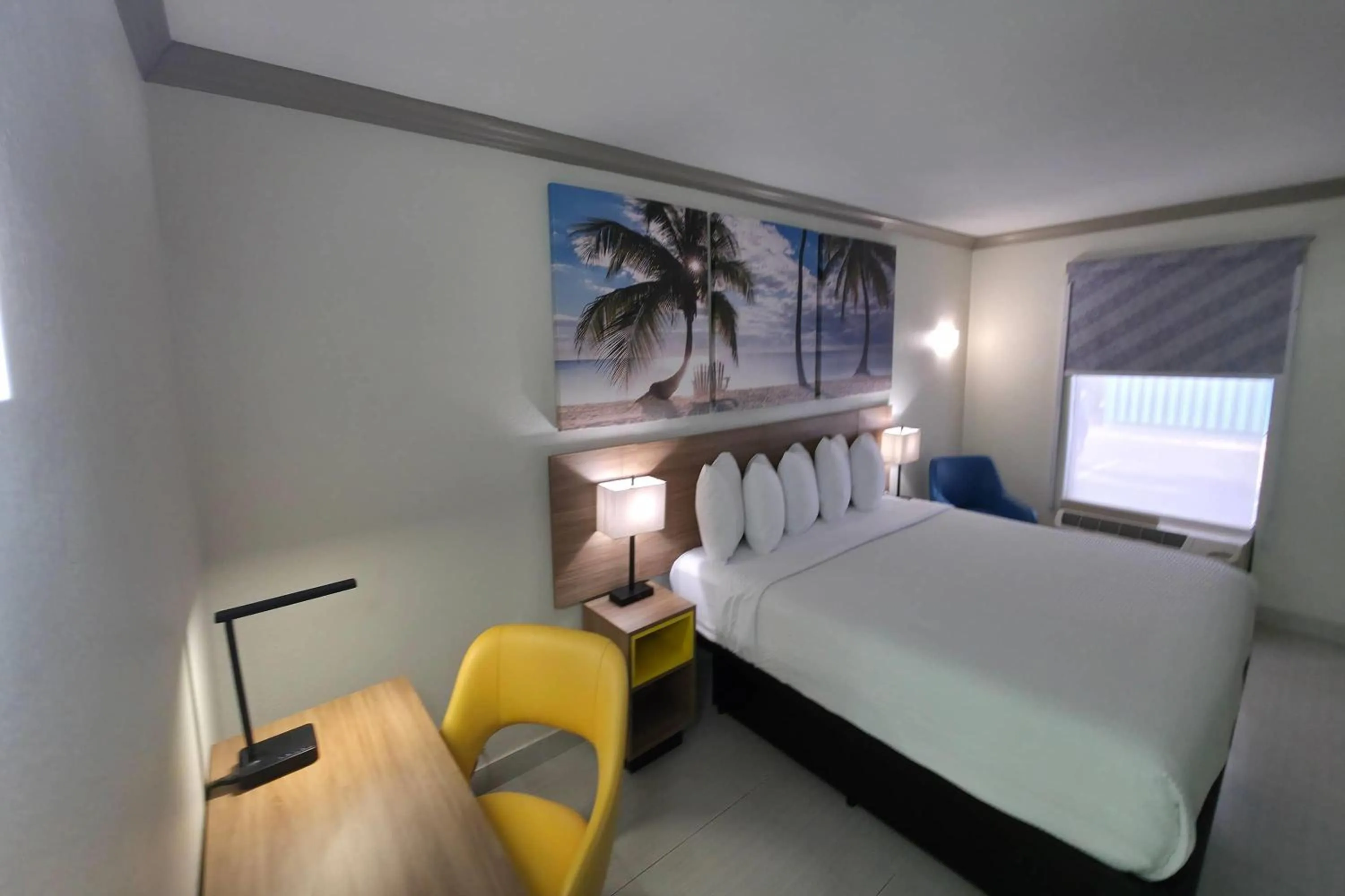 Photo of the whole room, Bed in Days Inn by Wyndham Florida City