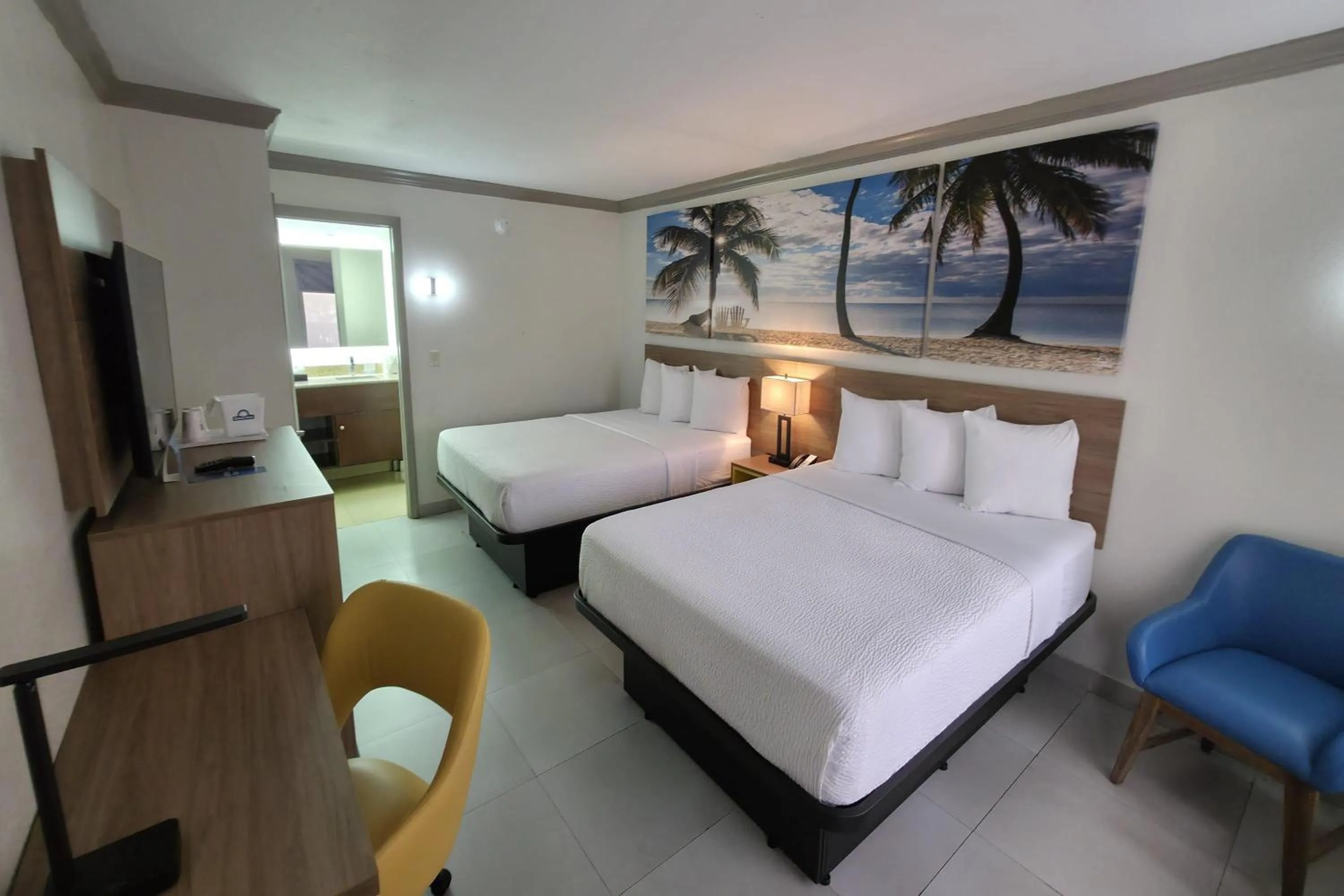 Photo of the whole room, Bed in Days Inn by Wyndham Florida City