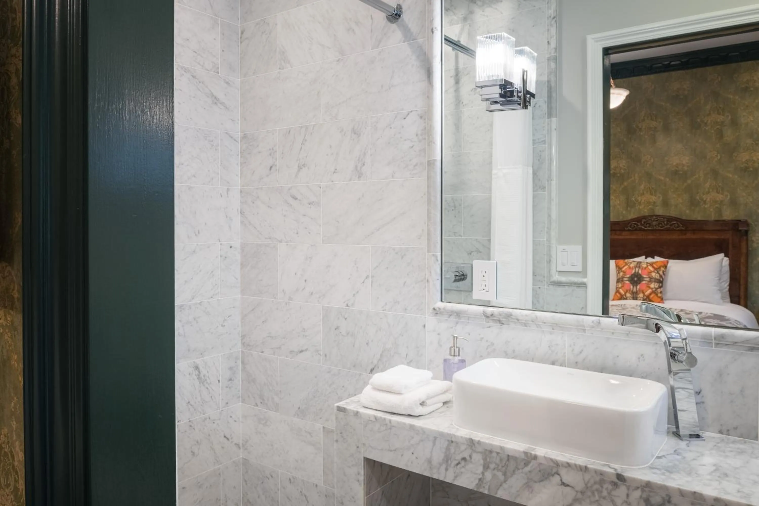 Bathroom in The Monte Cristo