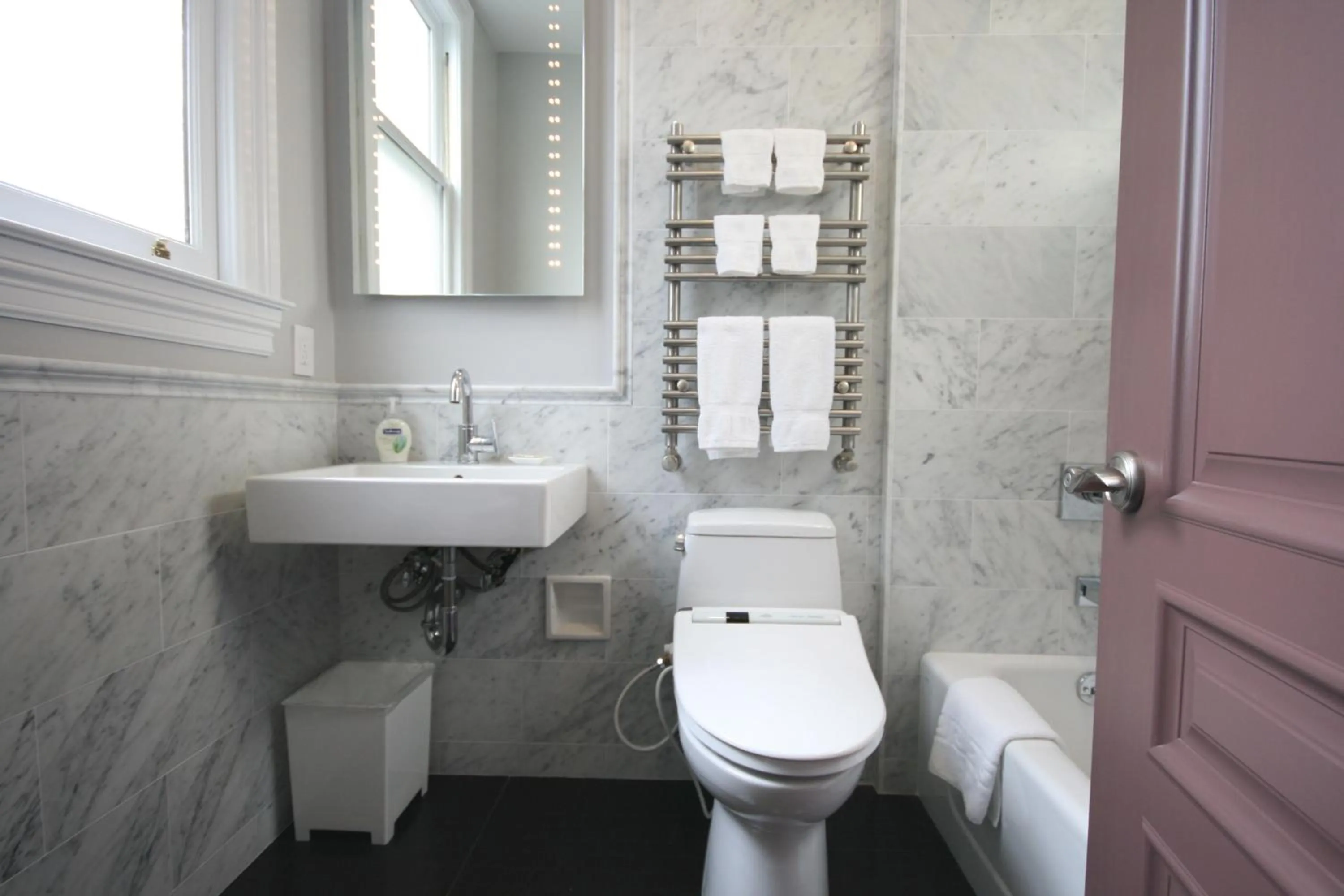 Toilet in The Monte Cristo