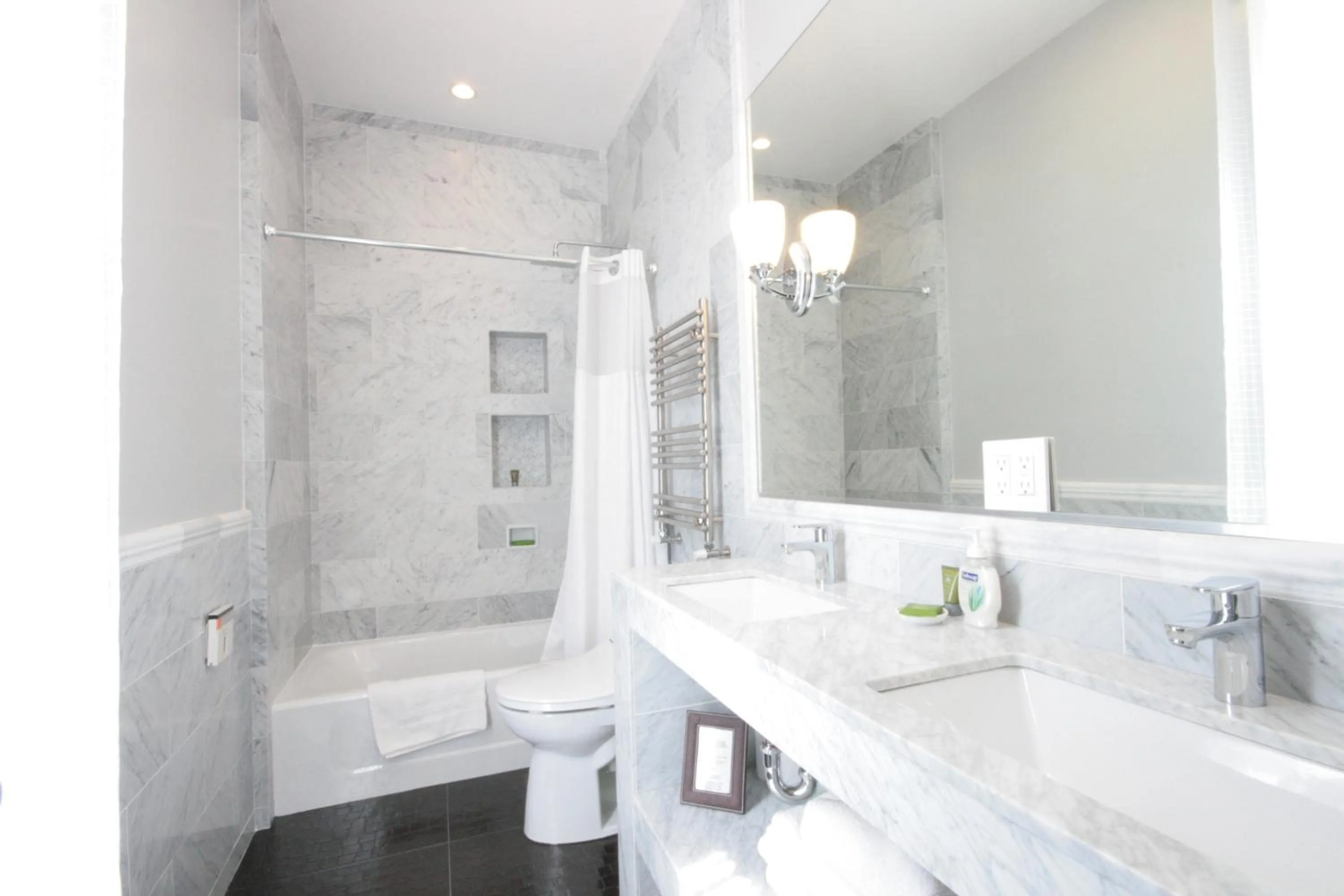 Shower in The Monte Cristo