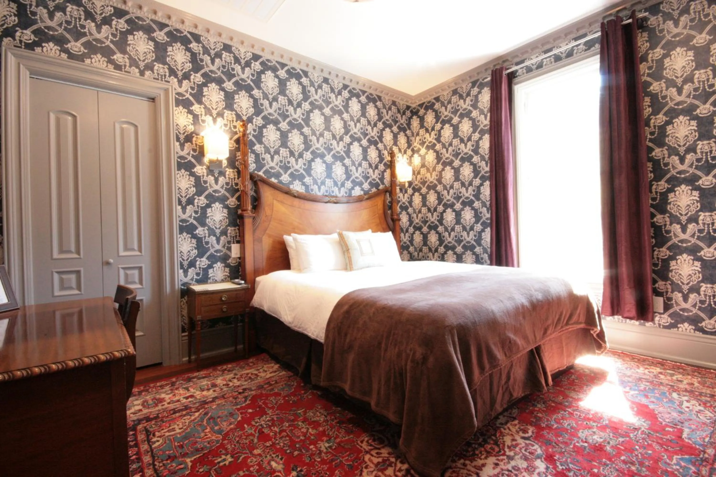 Bed in The Monte Cristo