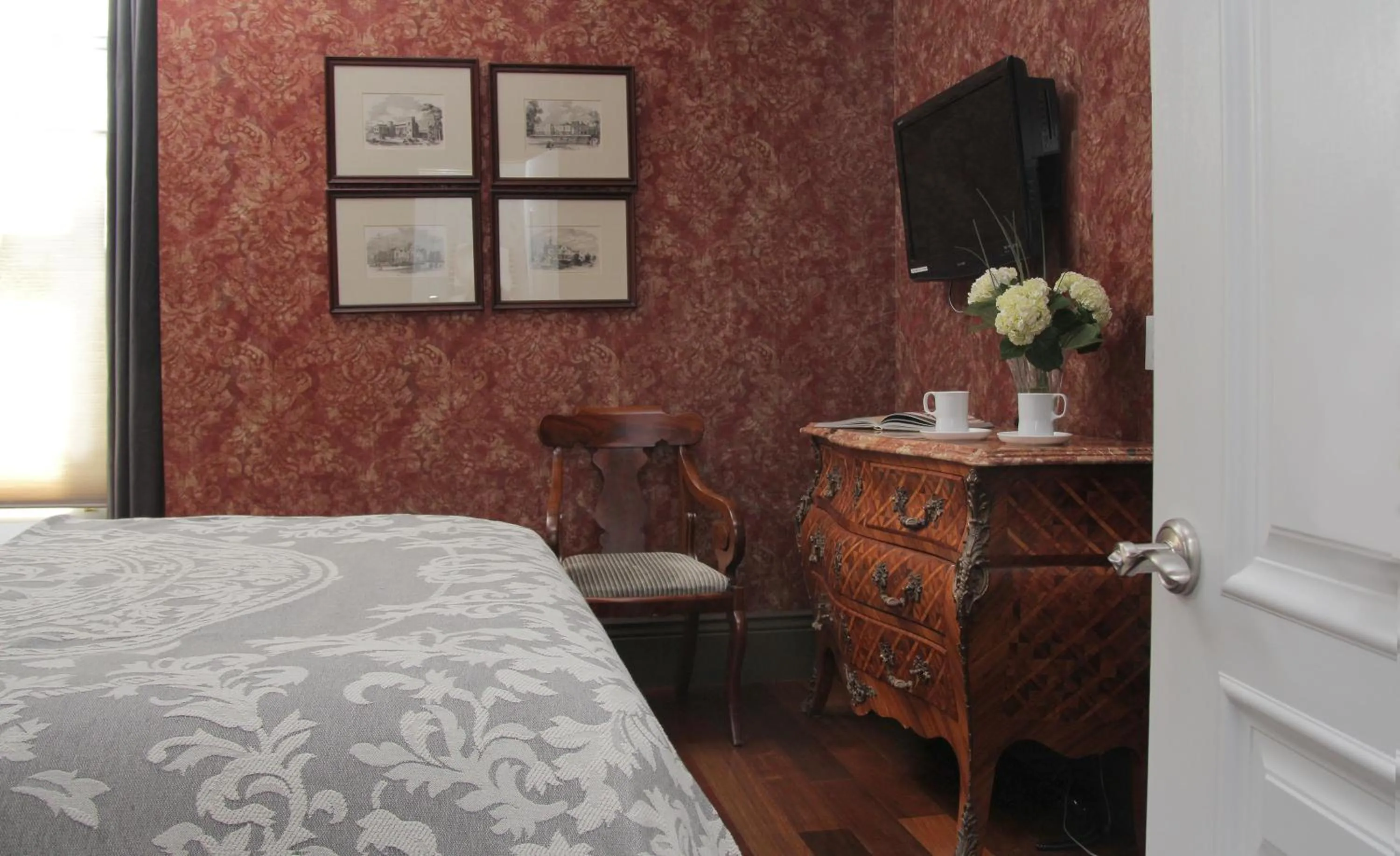 TV and multimedia, Bed in The Monte Cristo