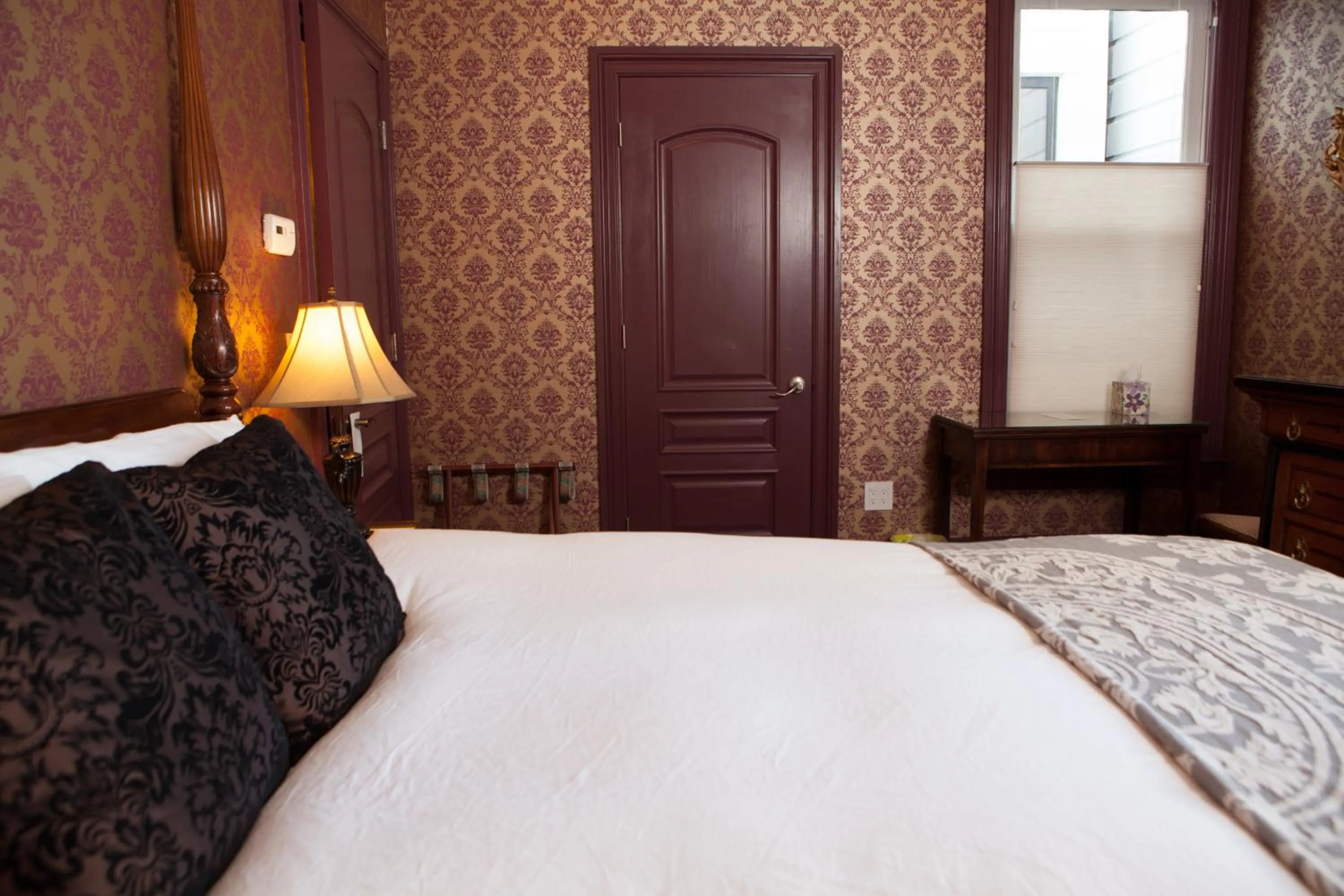 Bed in The Monte Cristo