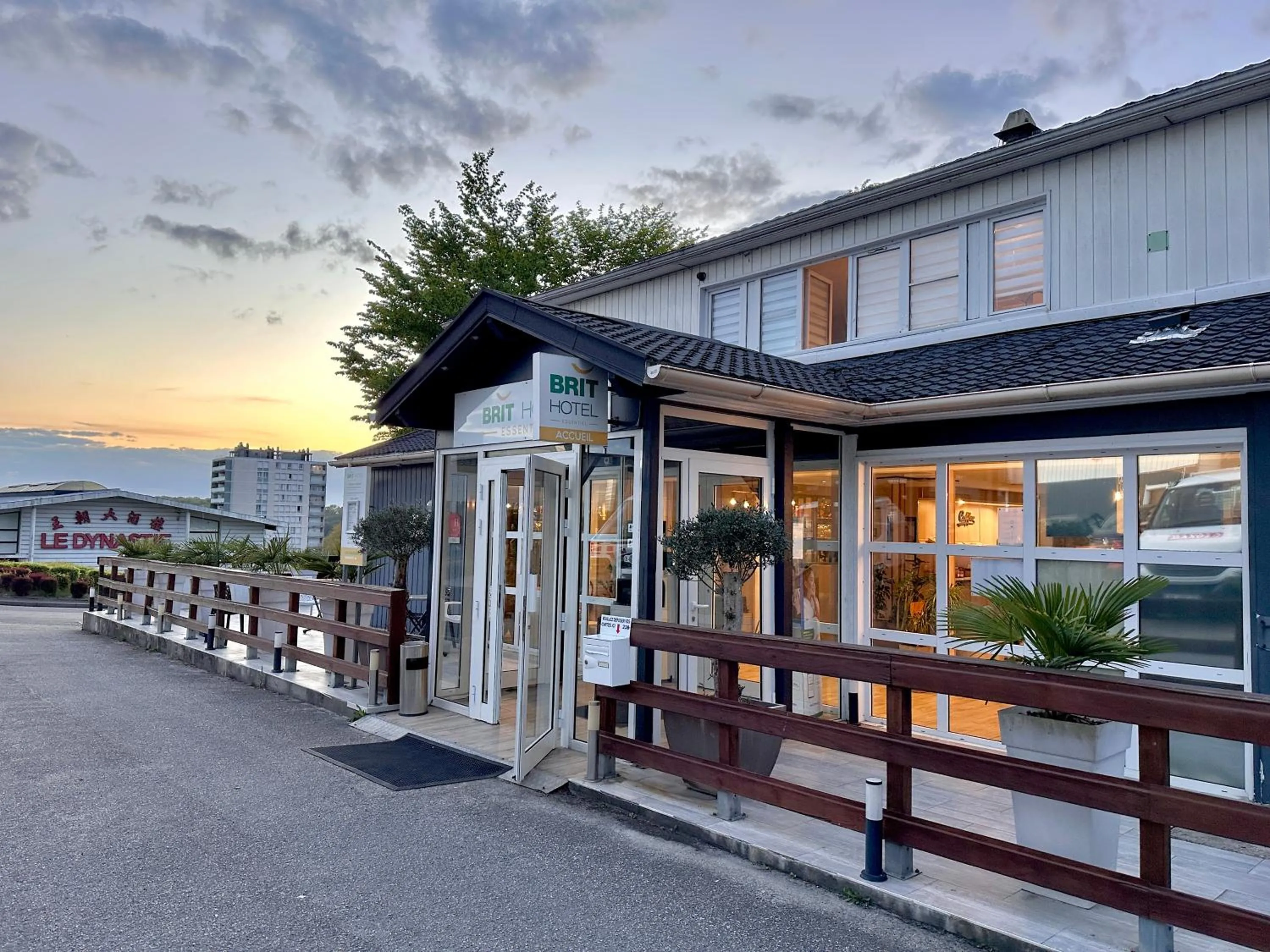 Property building in BRIT Hotel Rouen Nord - Barentin