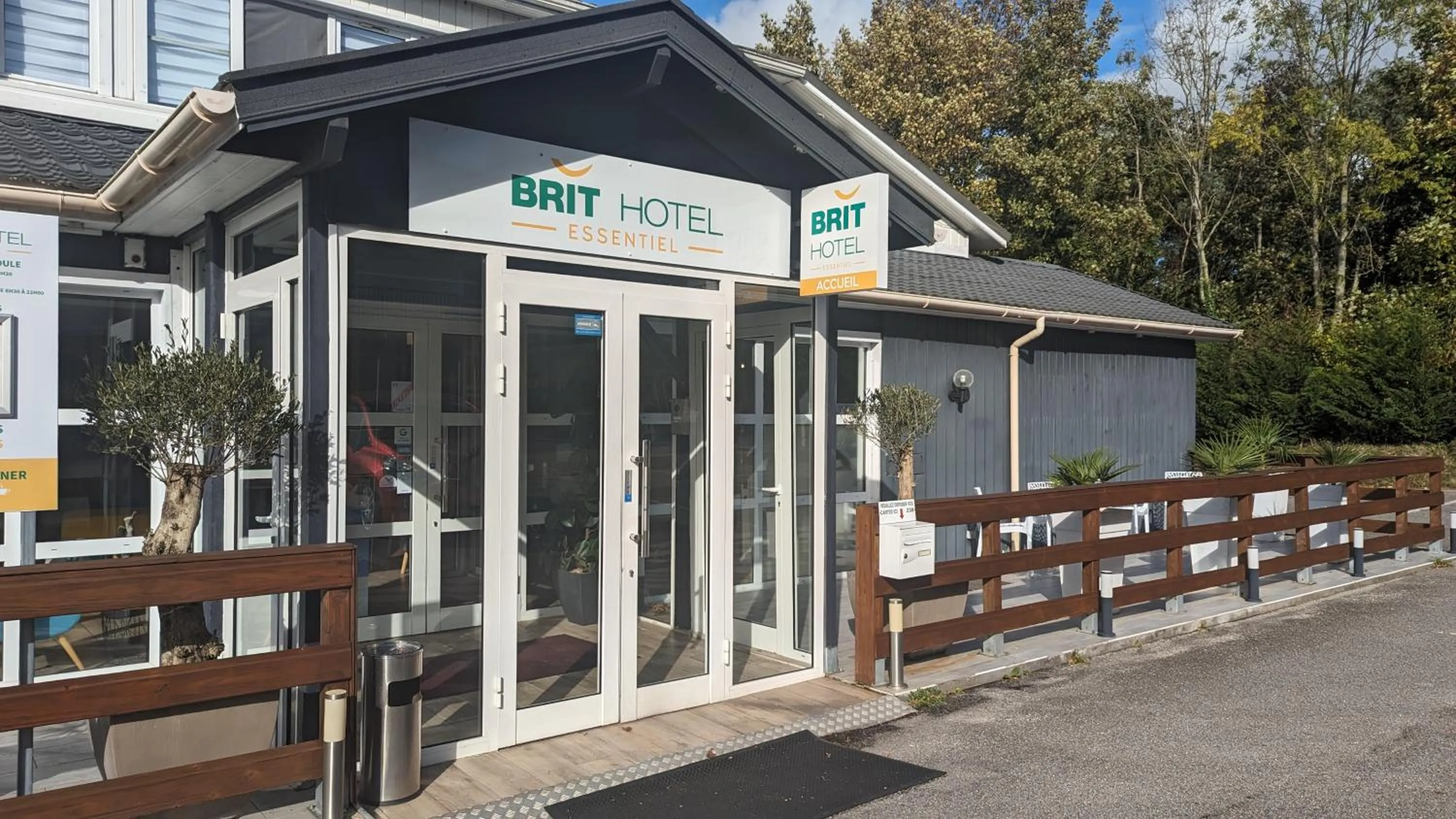 Property building in BRIT Hotel Rouen Nord - Barentin