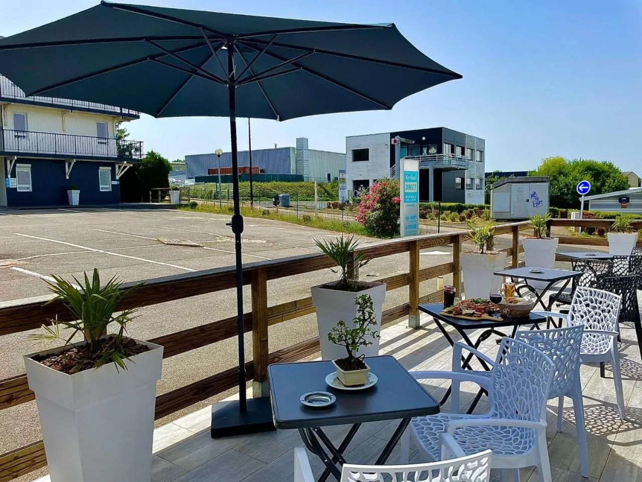 Property building in BRIT Hotel Rouen Nord - Barentin