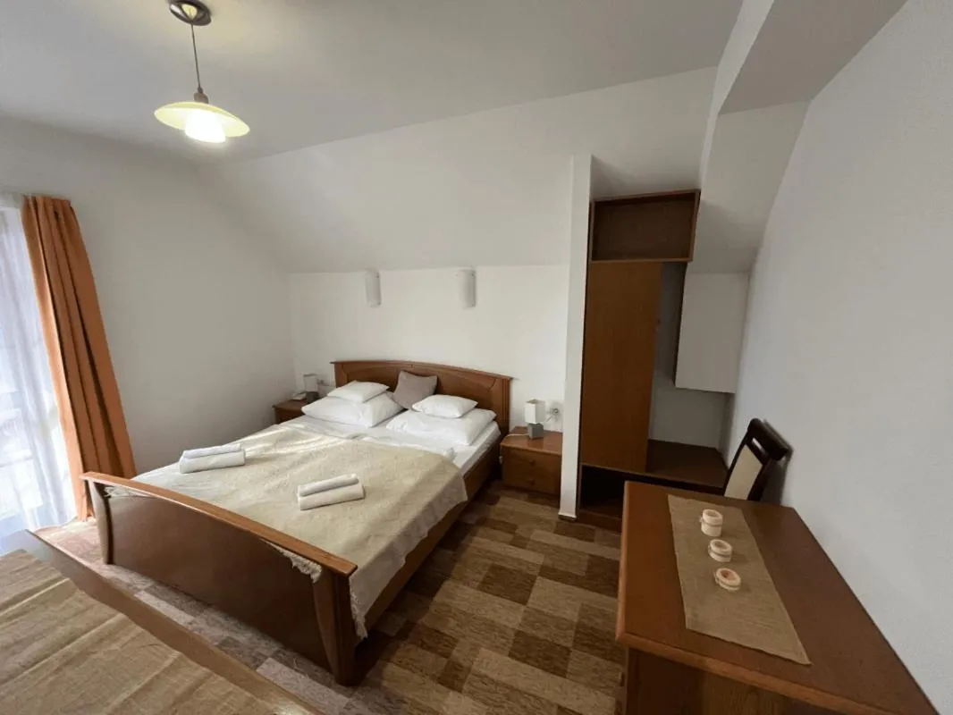 Bed in M1 Szekér Csárda Hotel és Étterem