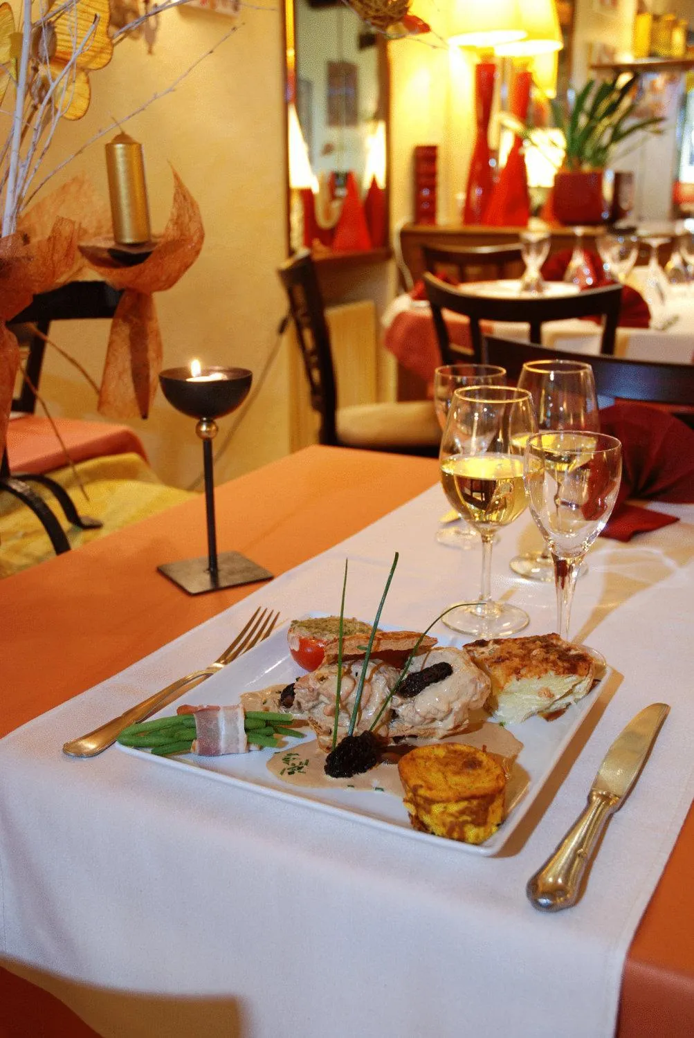 Restaurant/places to eat in Logis Hôtel Restaurant Les Capucins