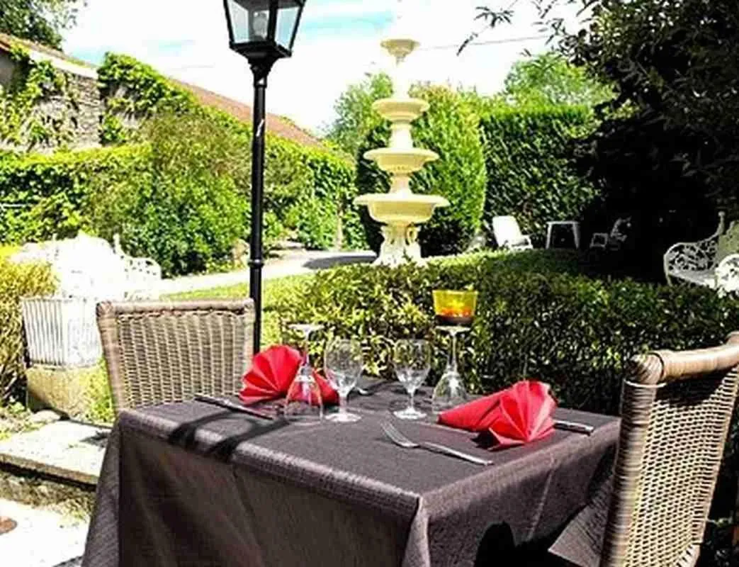 Restaurant/places to eat in Logis Hôtel Restaurant Les Capucins