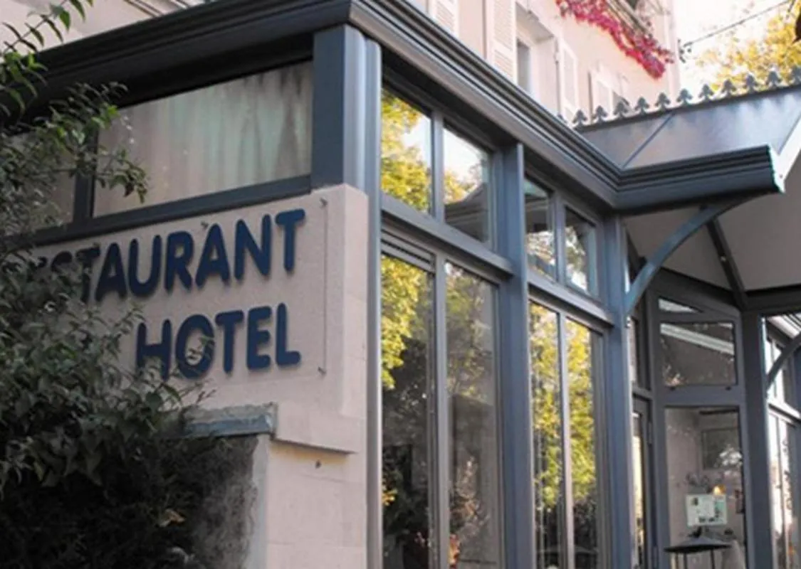 Facade/entrance in Logis Hôtel Restaurant Les Capucins