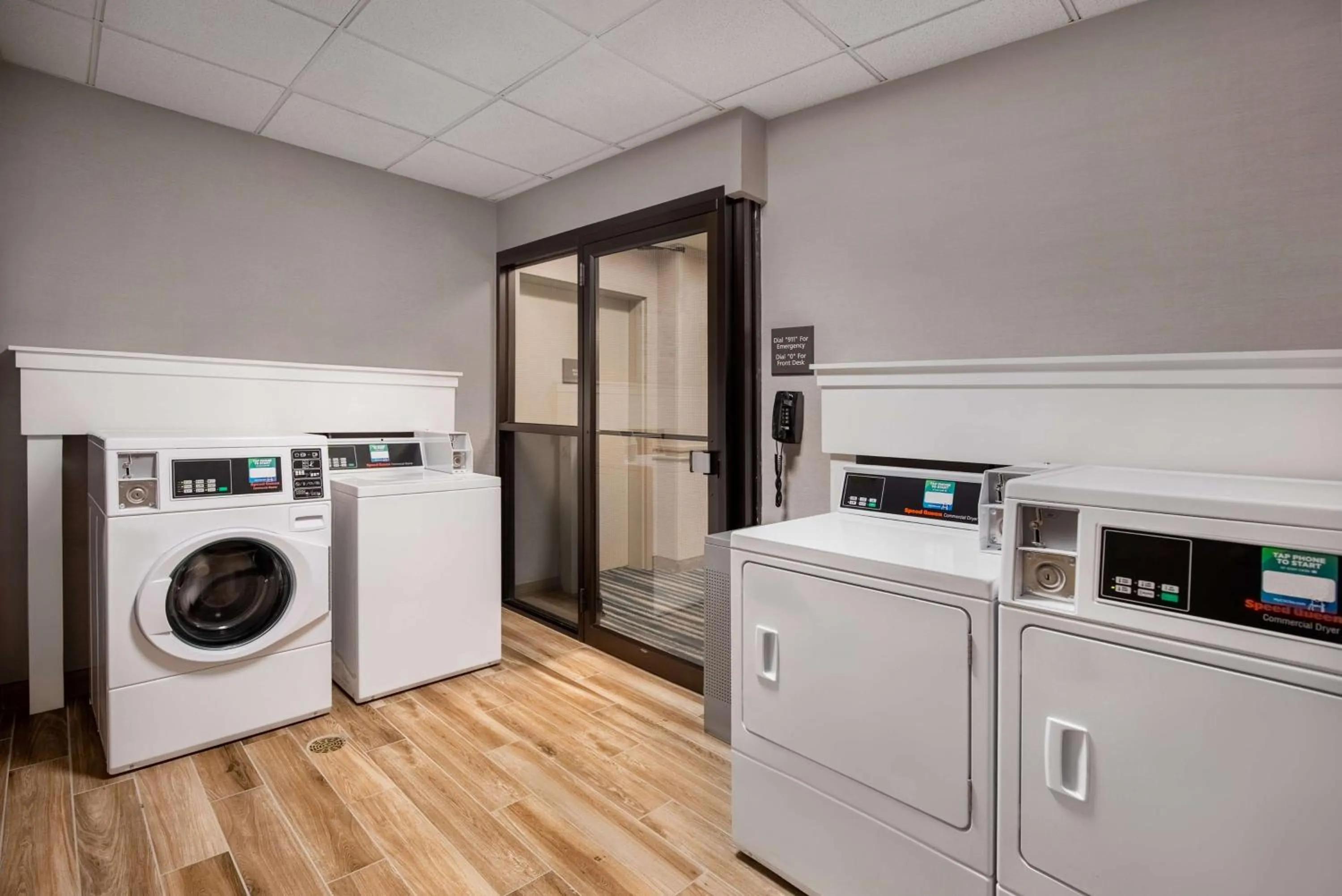 Property building in Hampton Inn Long Island-Brookhaven