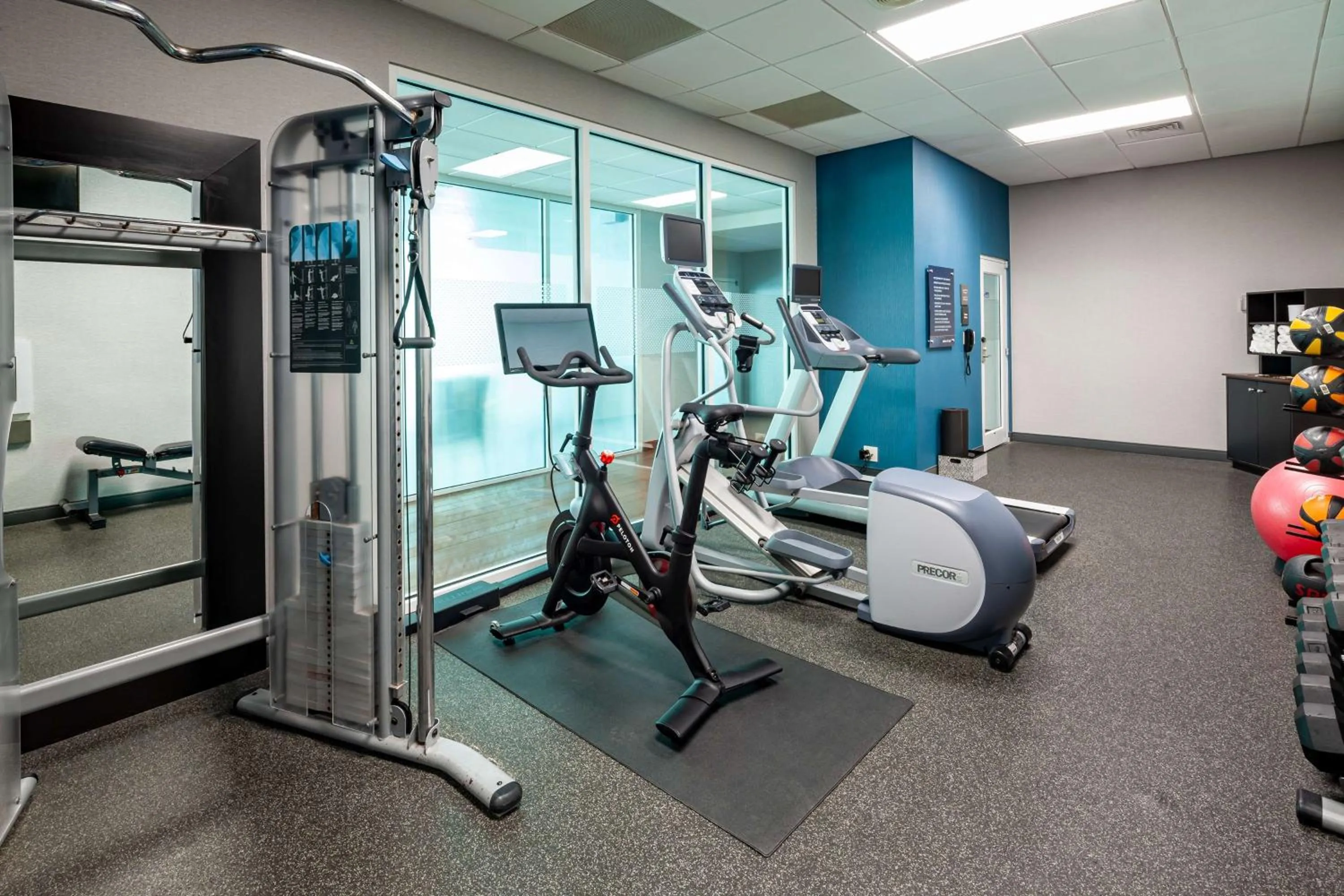 Fitness centre/facilities in Hampton Inn & Suites St. Louis at Forest Park