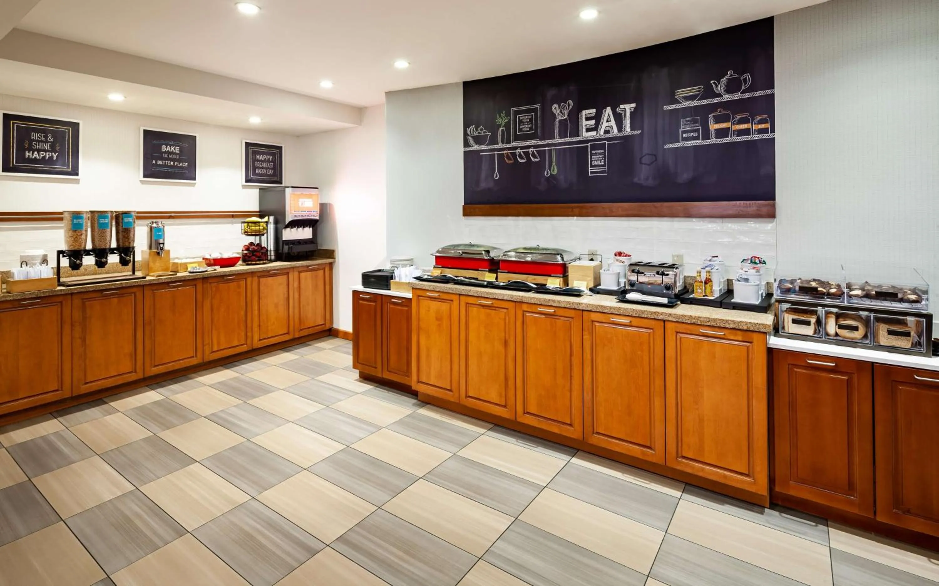 Breakfast in Hampton Inn & Suites St. Louis at Forest Park