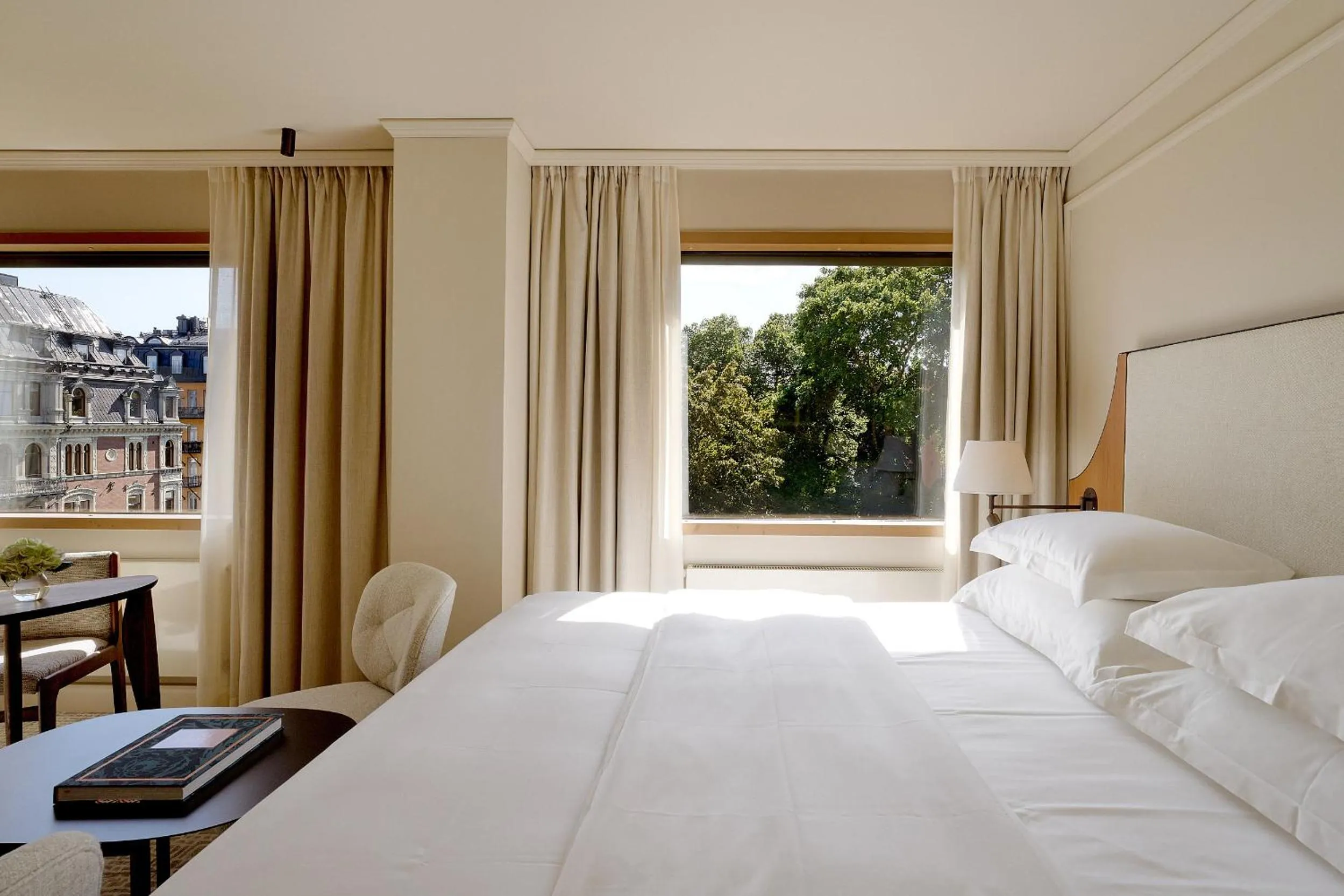 View (from property/room), Bed in Hotel Tegnerlunden