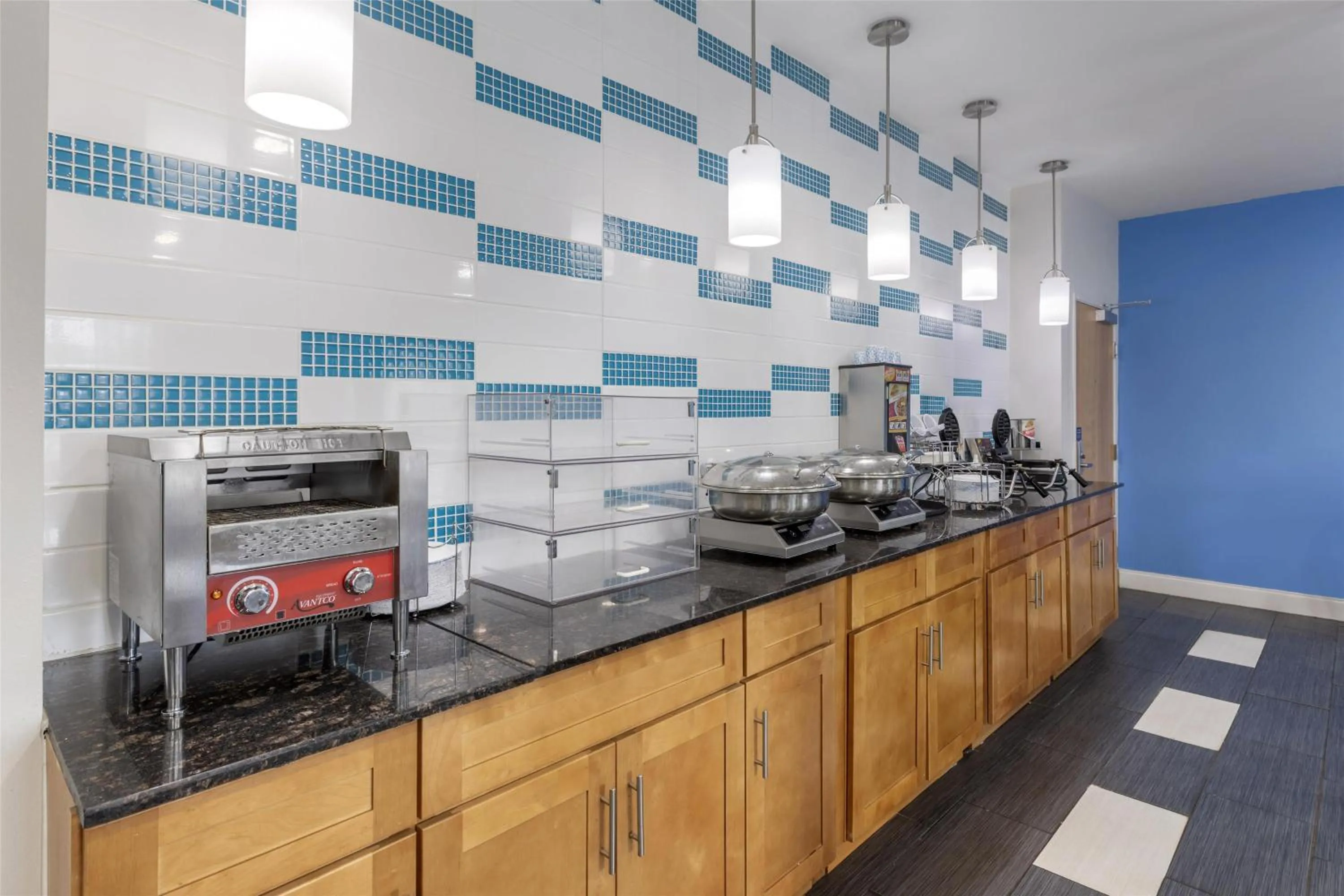 Breakfast in SureStay Plus Hotel by Best Western Niagara Falls East