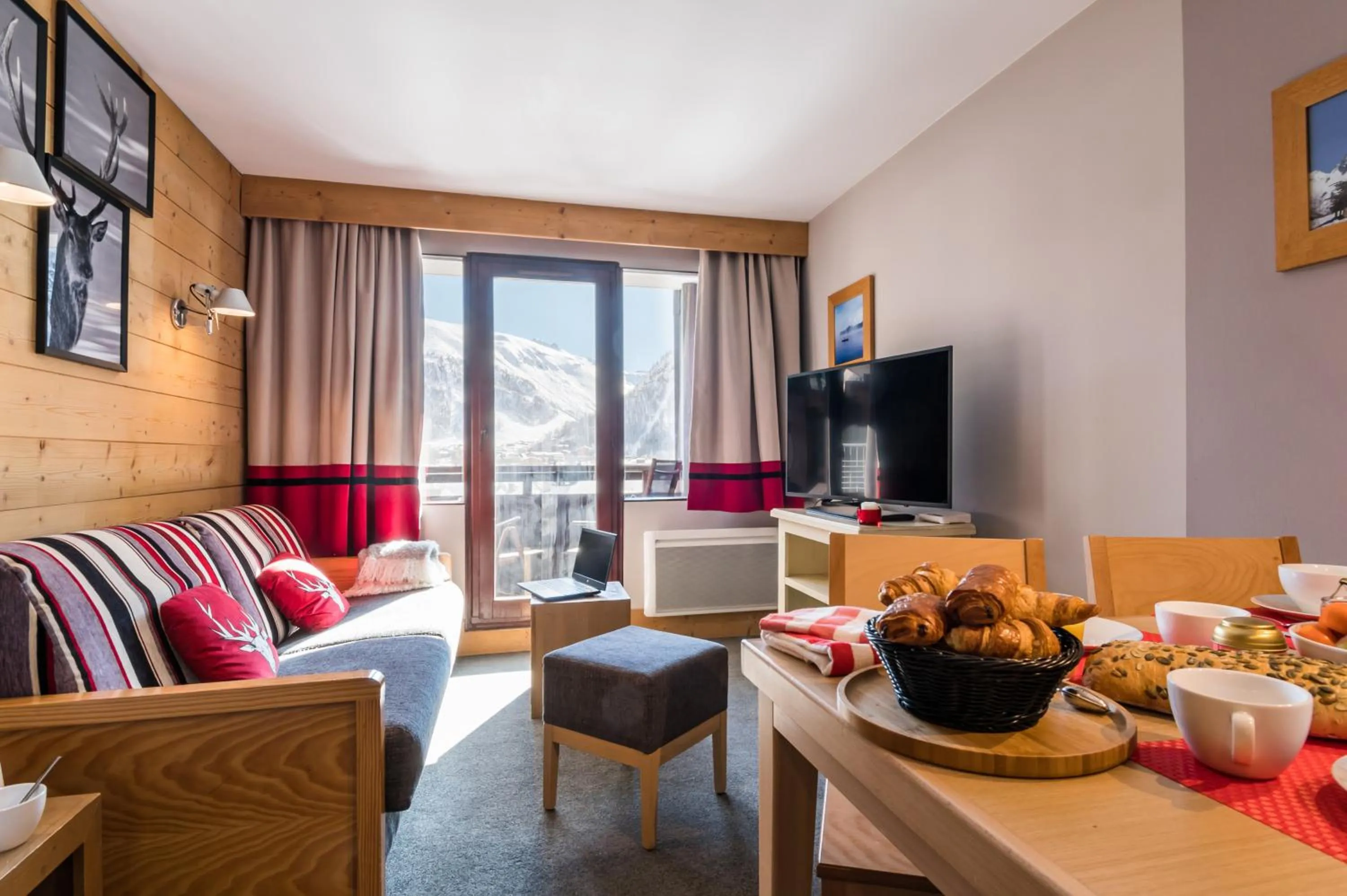 Communal lounge/ TV room in Résidence Pierre & Vacances Les Balcons De Bellevarde