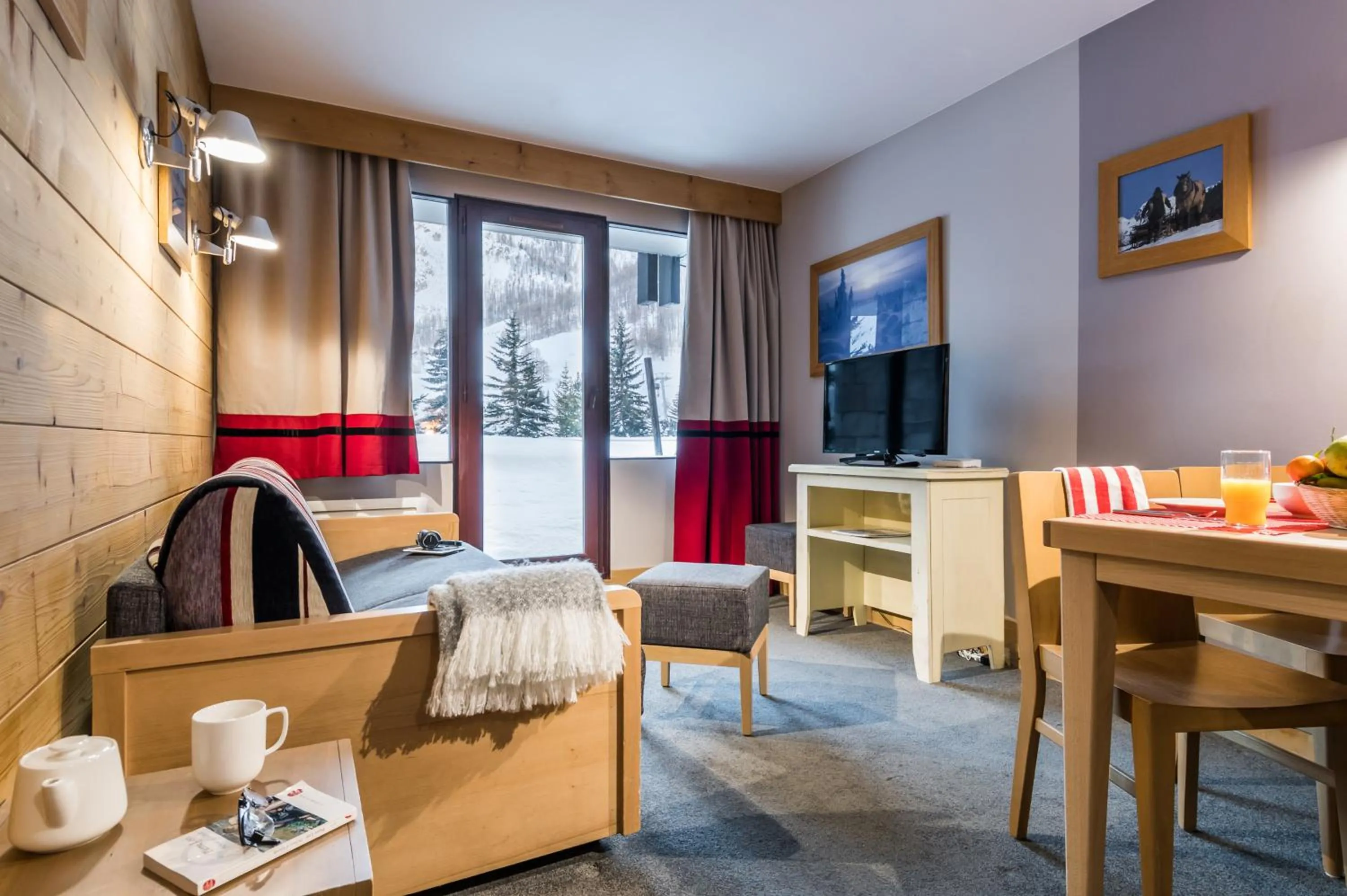 Communal lounge/ TV room in Résidence Pierre & Vacances Les Balcons De Bellevarde