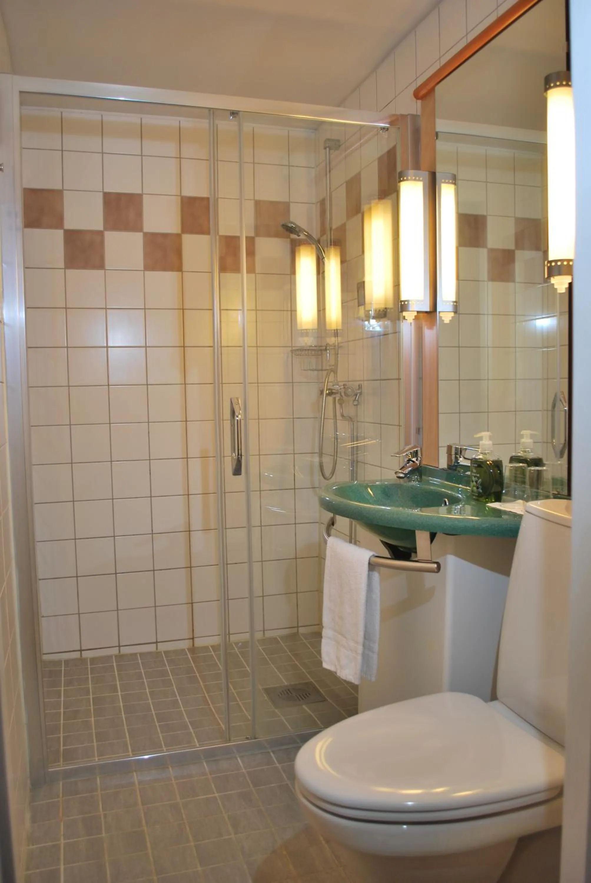 Shower in Sure Hotel by Best Western Spånga