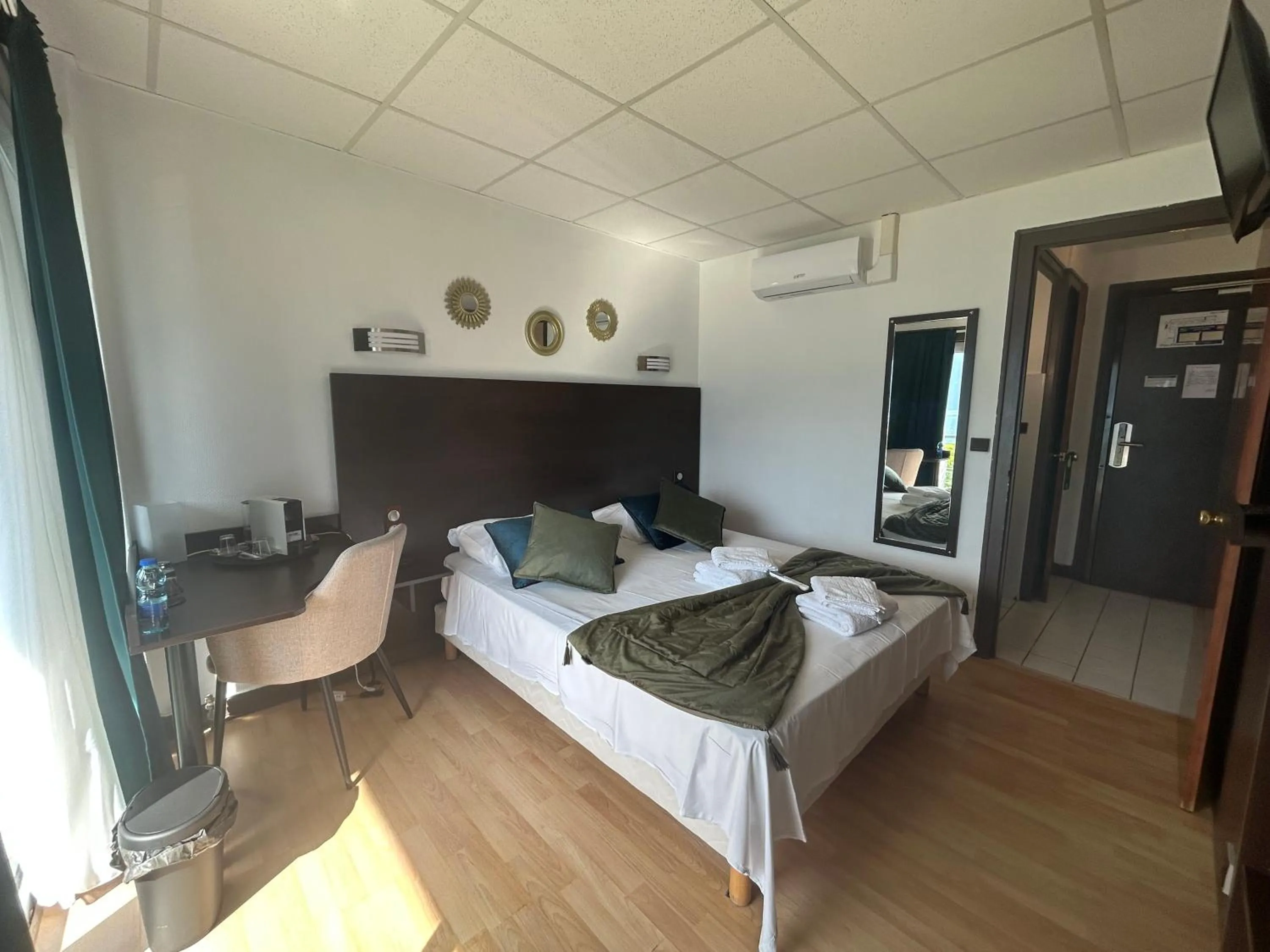 Bed in Hôtel du Poète