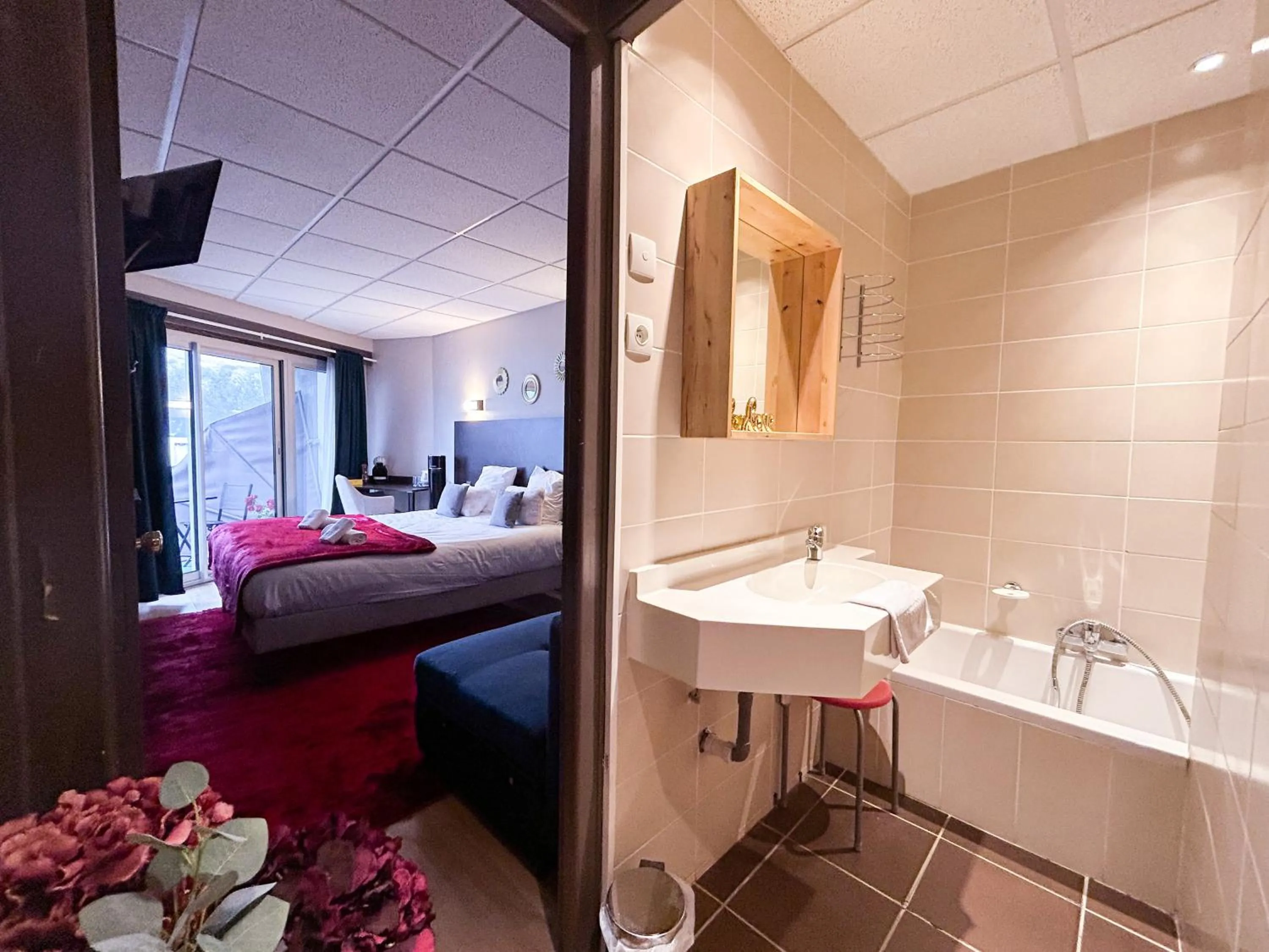 Bed in Hôtel du Poète