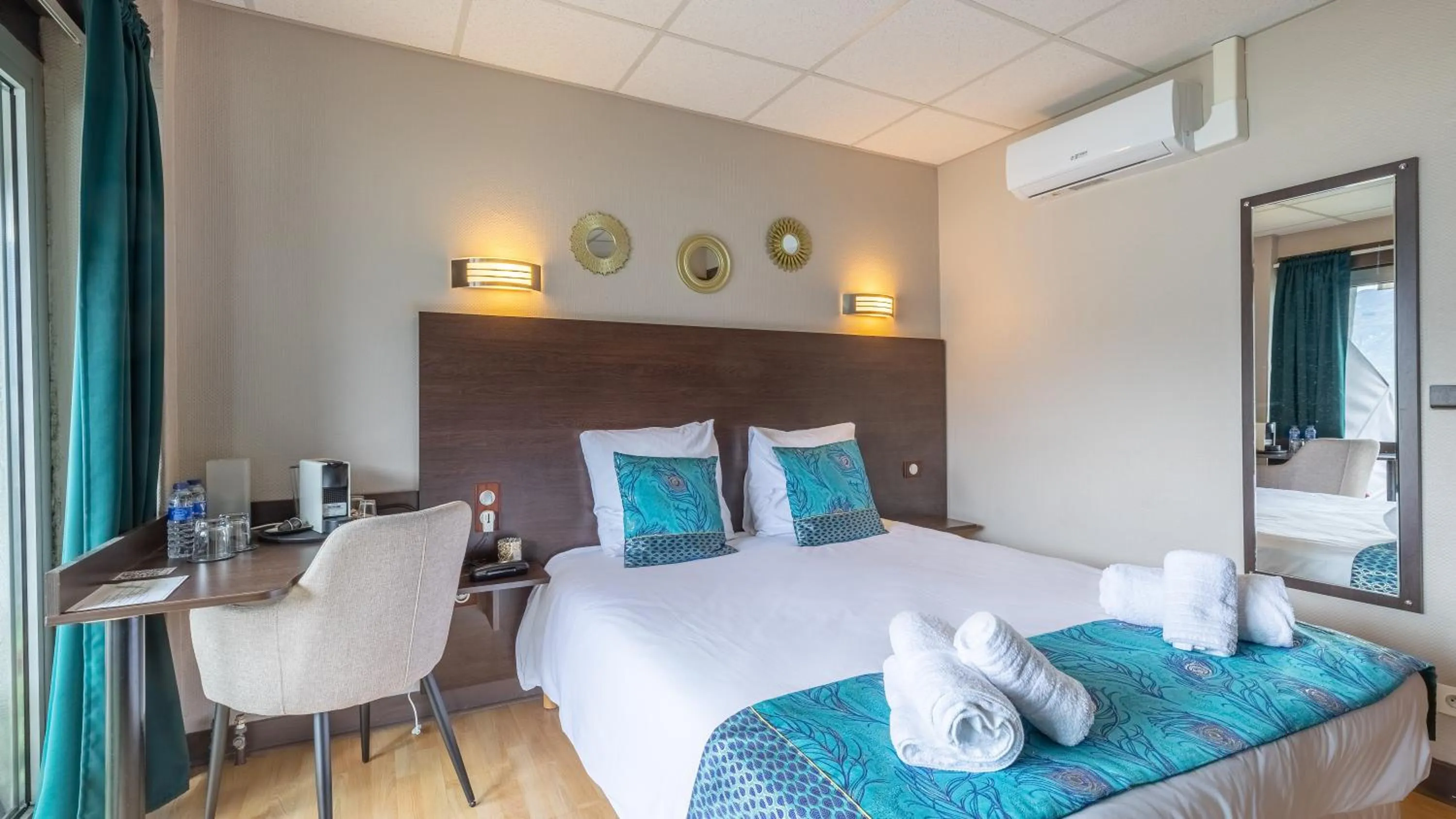 Bed in Hôtel du Poète