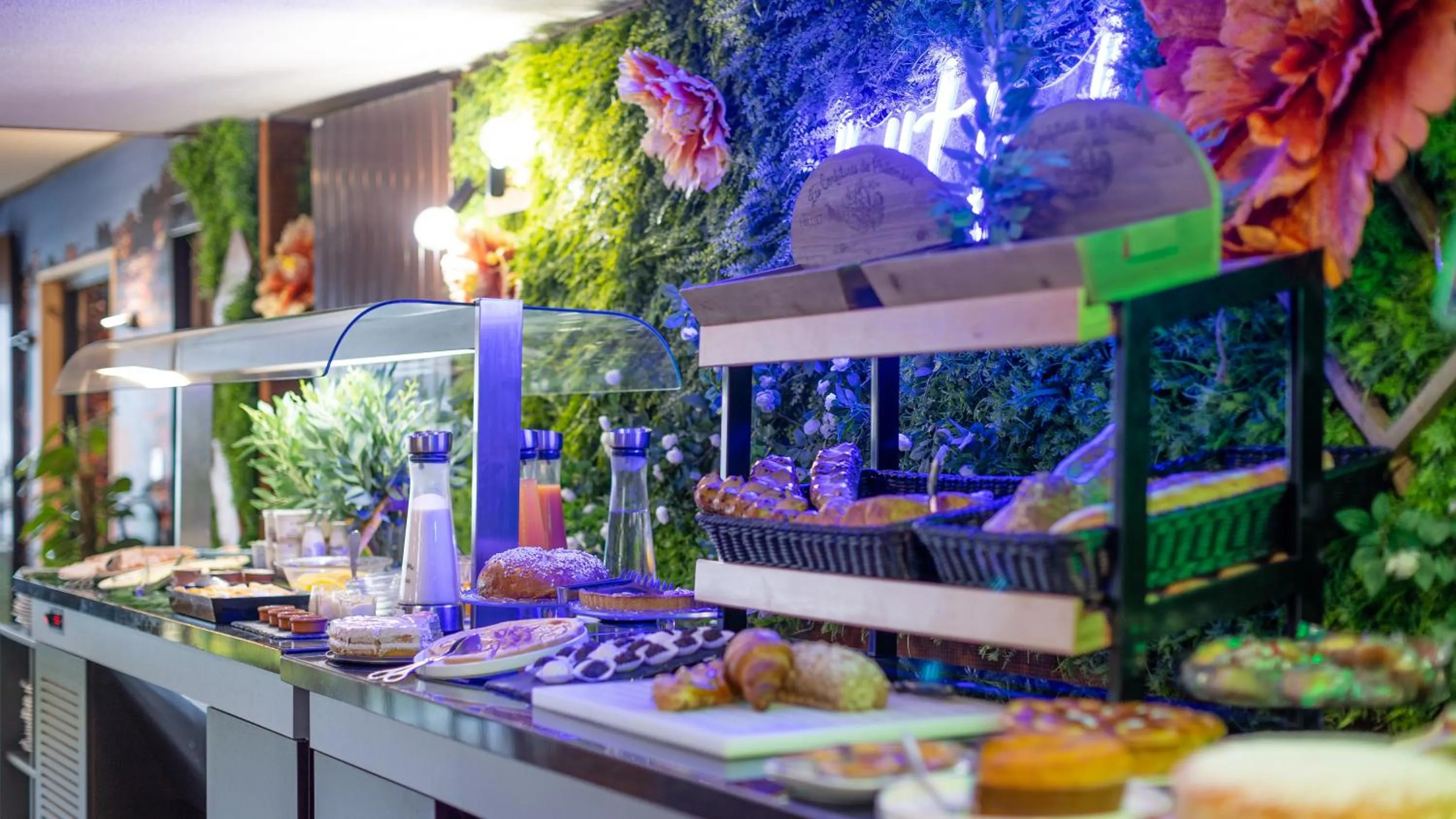 Breakfast in Hôtel du Poète