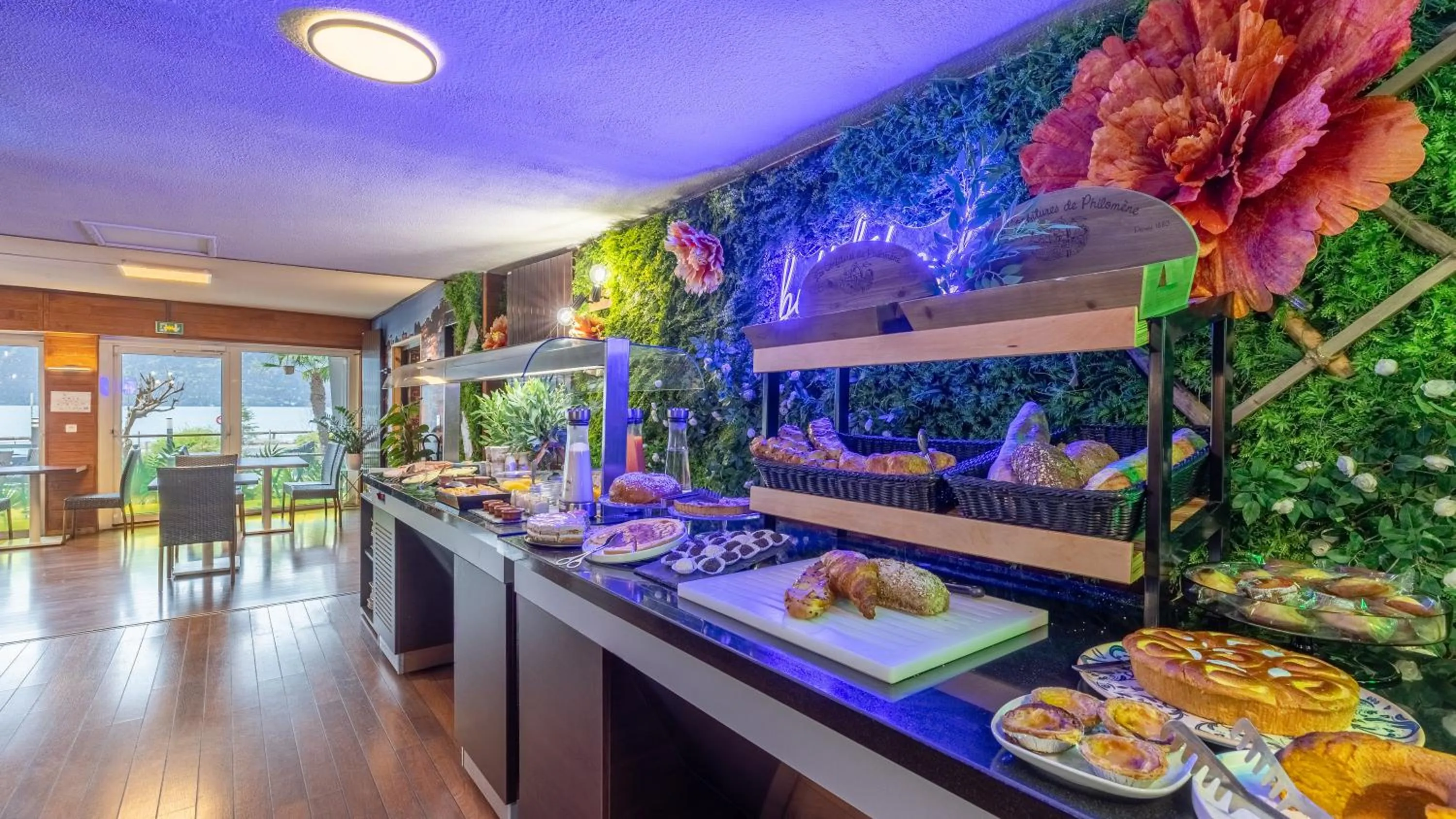 Breakfast in Hôtel du Poète