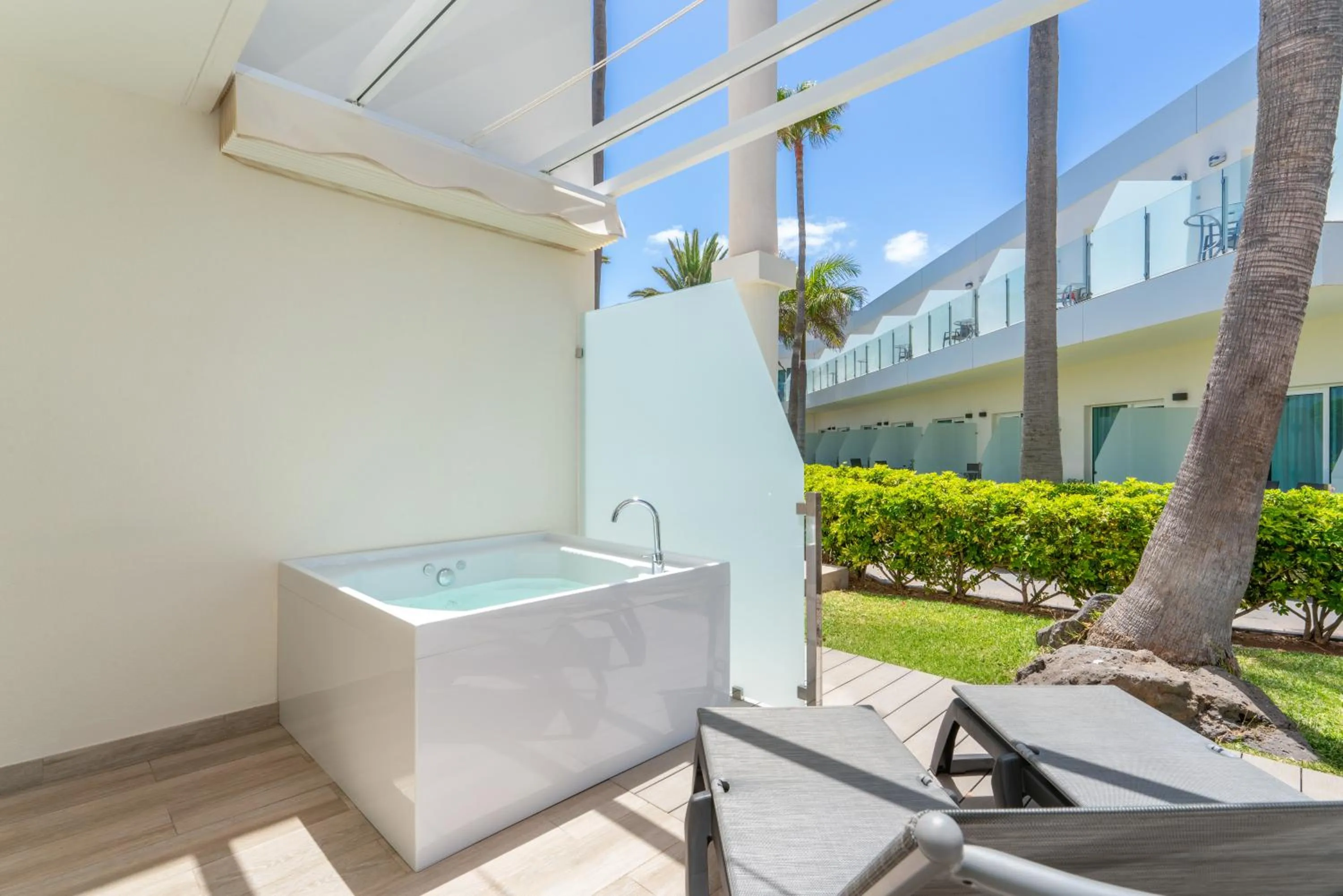 Photo of the whole room in Barceló Corralejo Sands