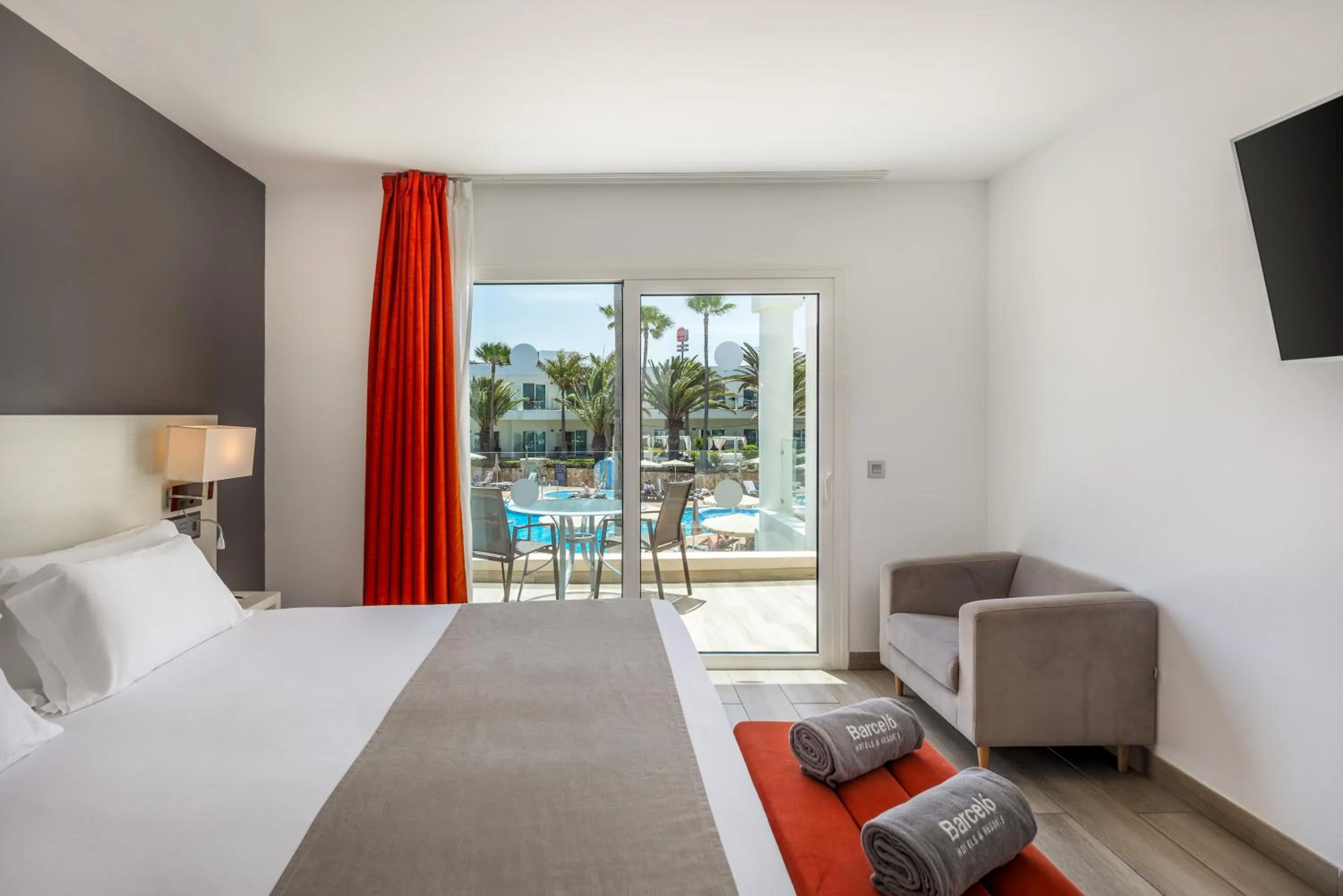 Photo of the whole room, Bed in Barceló Corralejo Sands