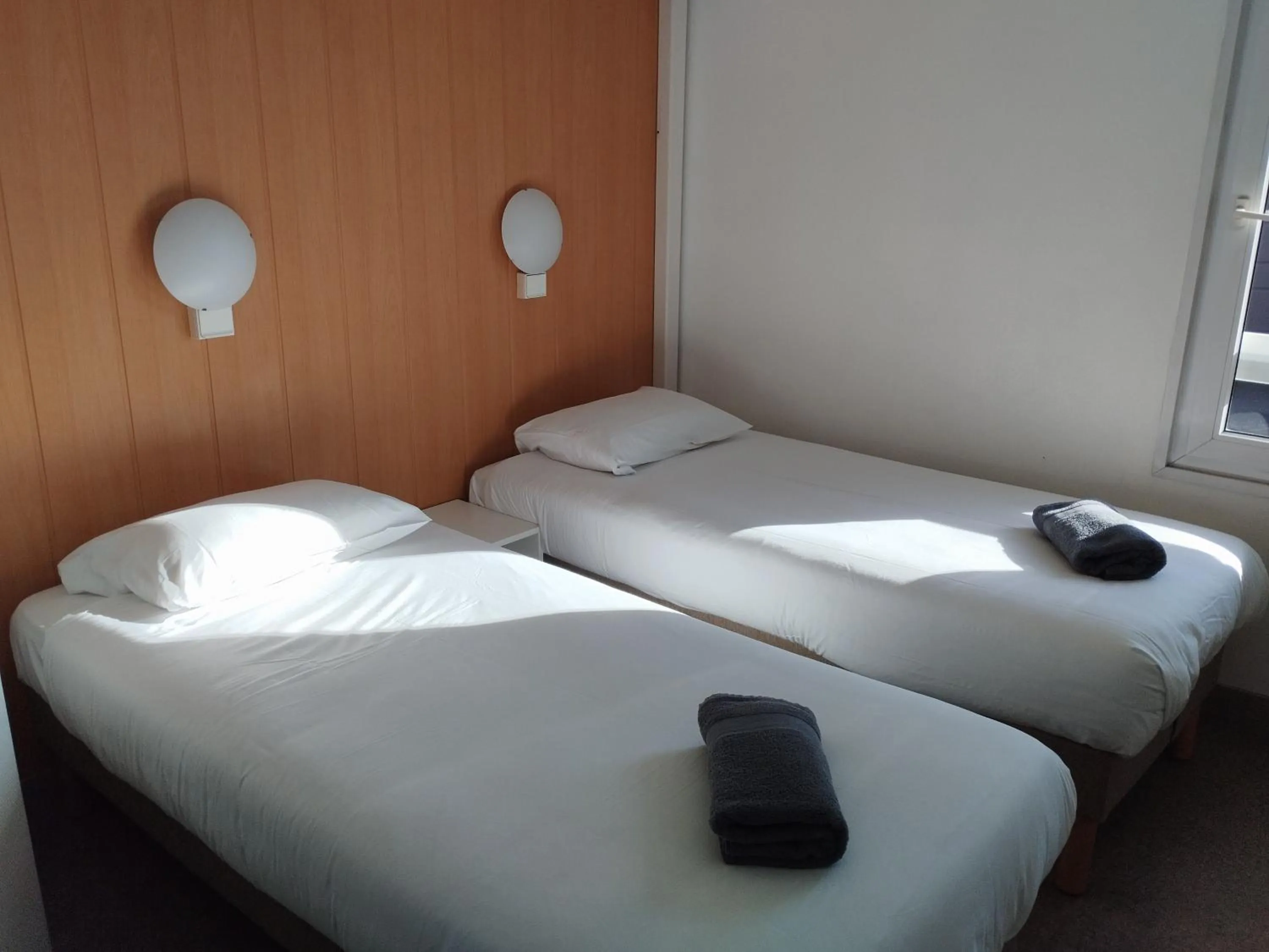 Garden view, Bed in Fasthôtel Clermont-Ferrand Gerzat