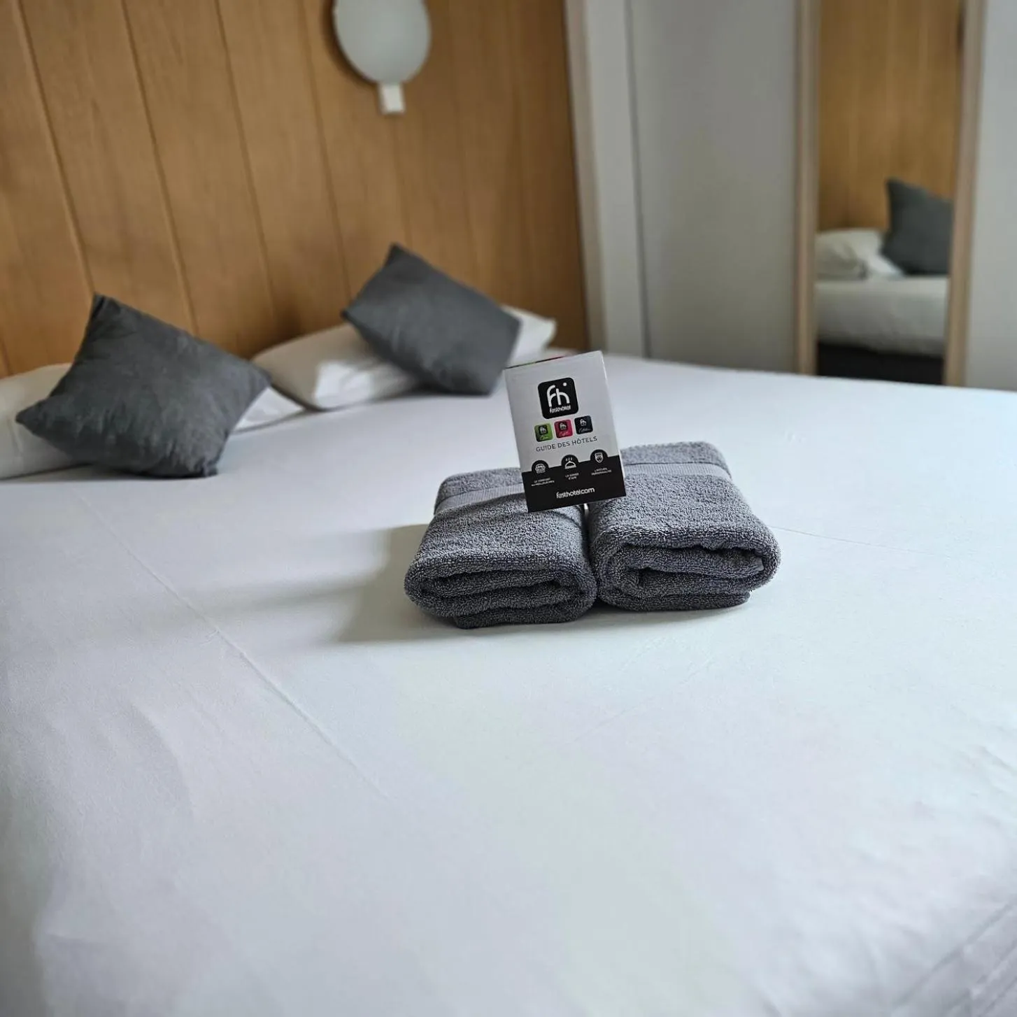 room service, Bed in Fasthôtel Clermont-Ferrand Gerzat