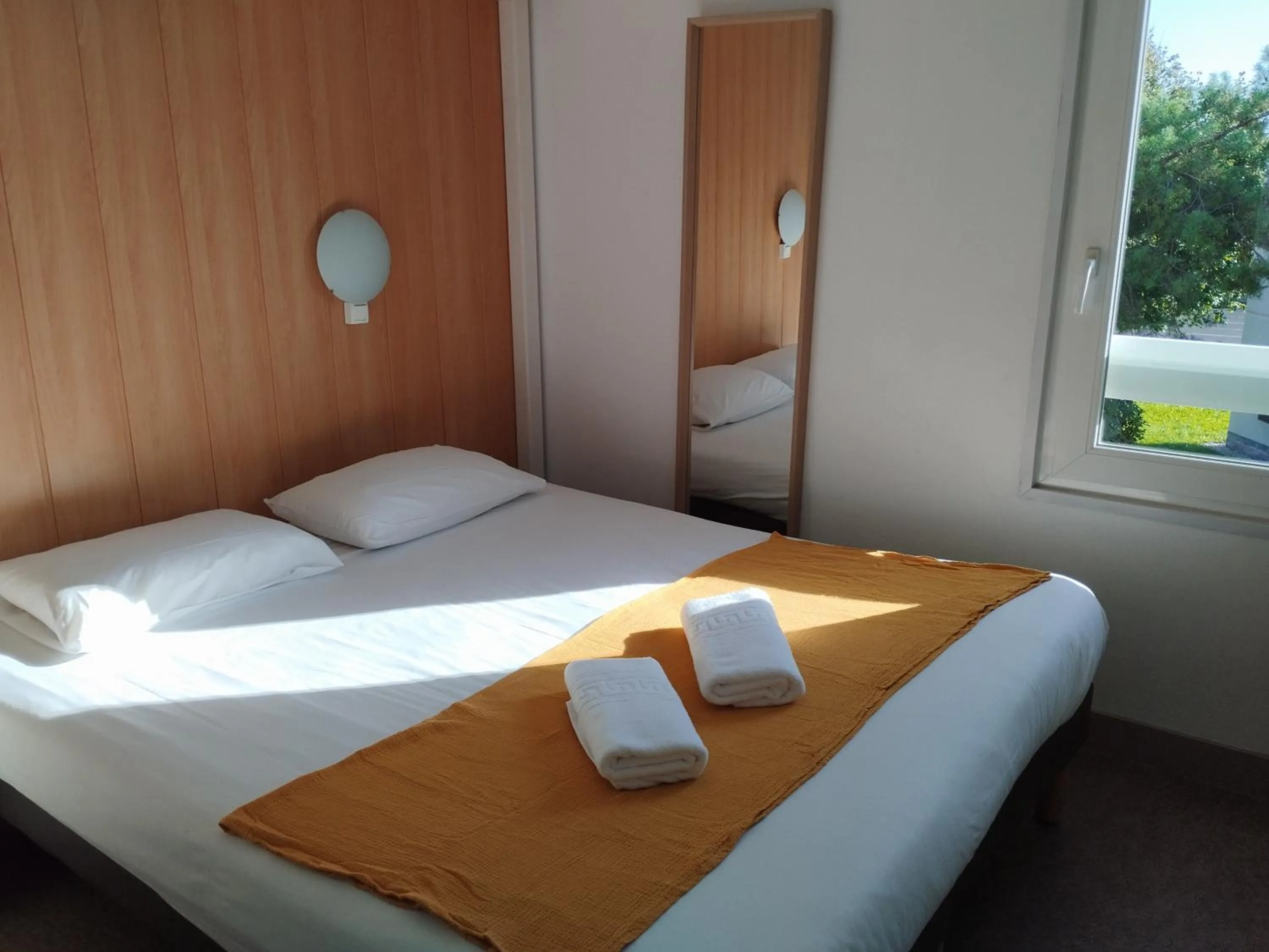 Photo of the whole room, Bed in Fasthôtel Clermont-Ferrand Gerzat