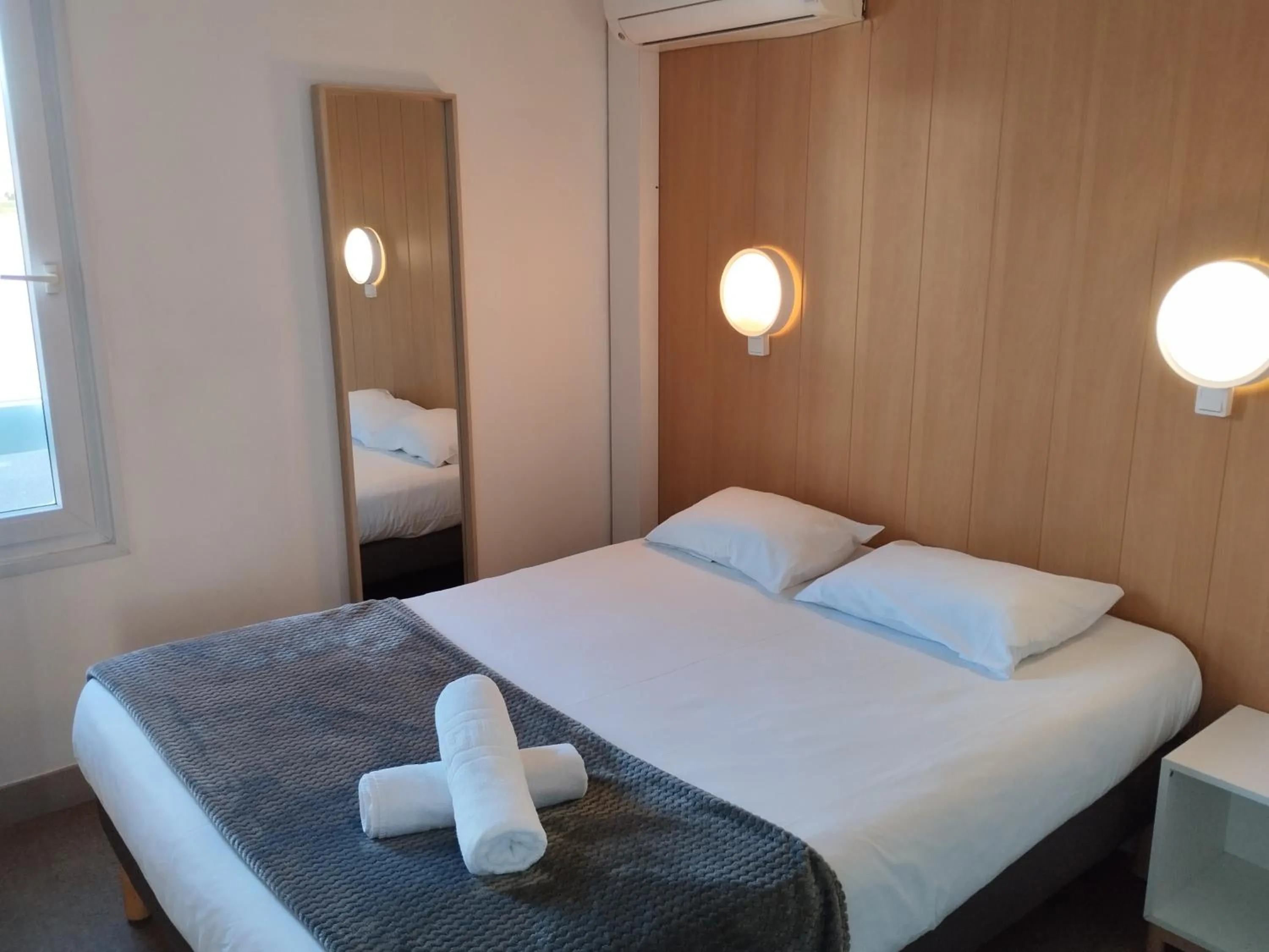 Photo of the whole room, Bed in Fasthôtel Clermont-Ferrand Gerzat