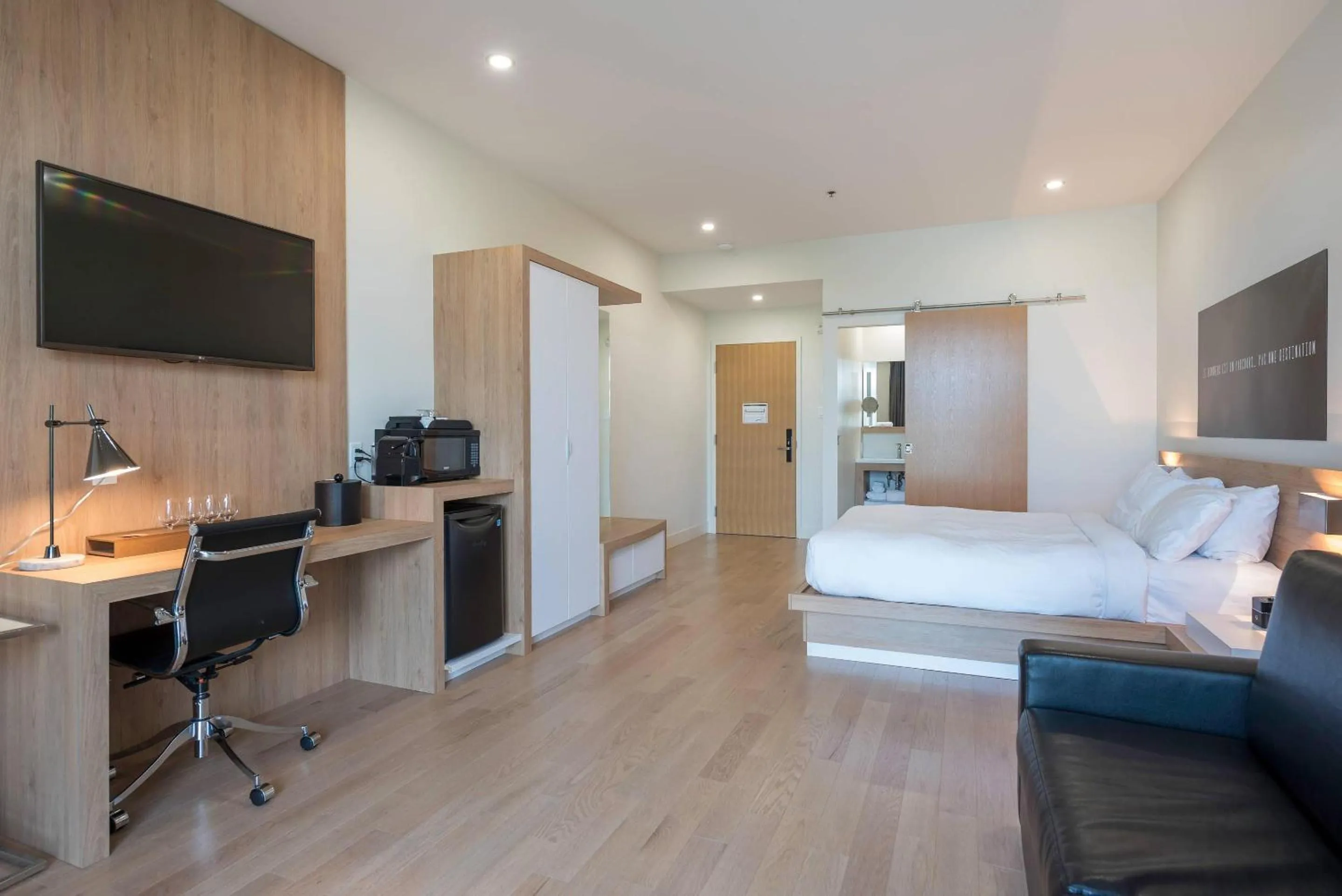 Bedroom, Bed in Hotel du Domaine, an Ascend Collection Hotel