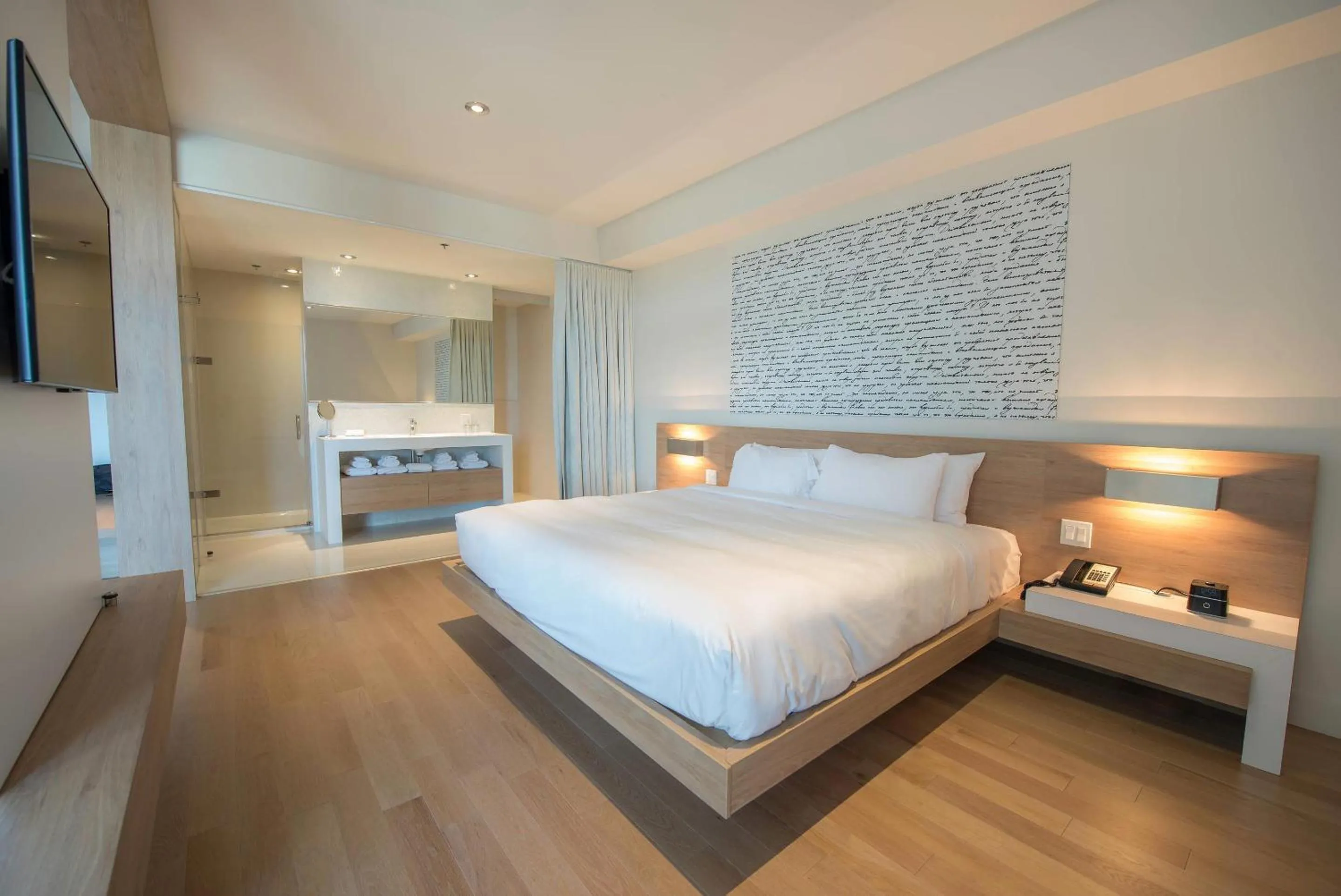 Bedroom, Bed in Hotel du Domaine, an Ascend Collection Hotel