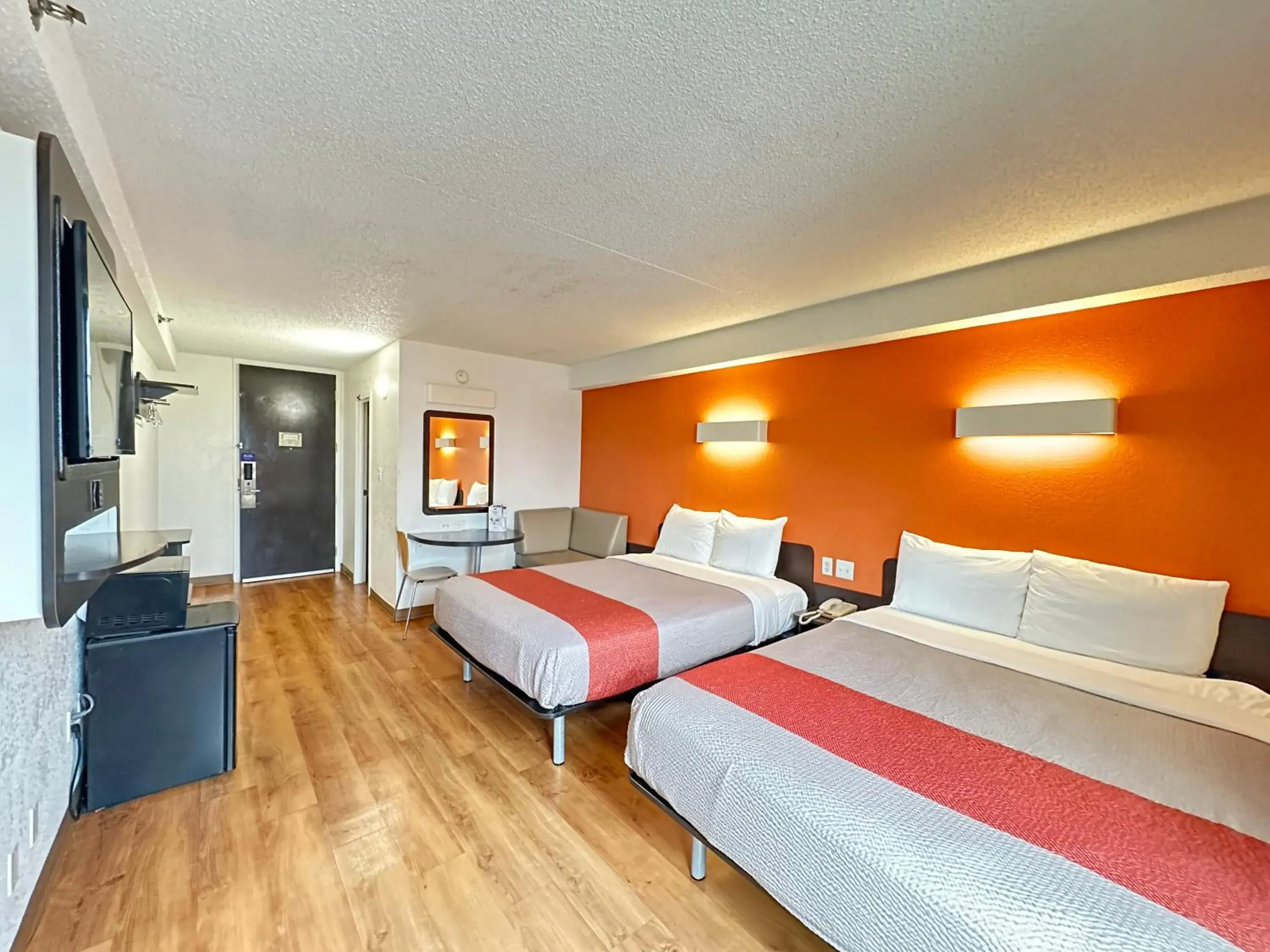 Deluxe Queen Room with Two Queen Beds - single occupancy in Motel 6-Springfield, DC - Washington Southwest Deluxe Queen Room with Two Queen Beds - single occupancy in Motel 6-Springfield, DC - Washington Southwest